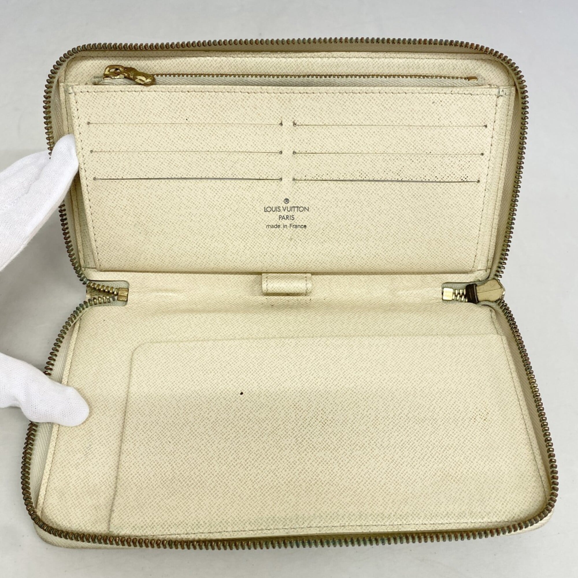 Louis Vuitton White Long Wallet (Bi-Fold) (Pre-Owned)