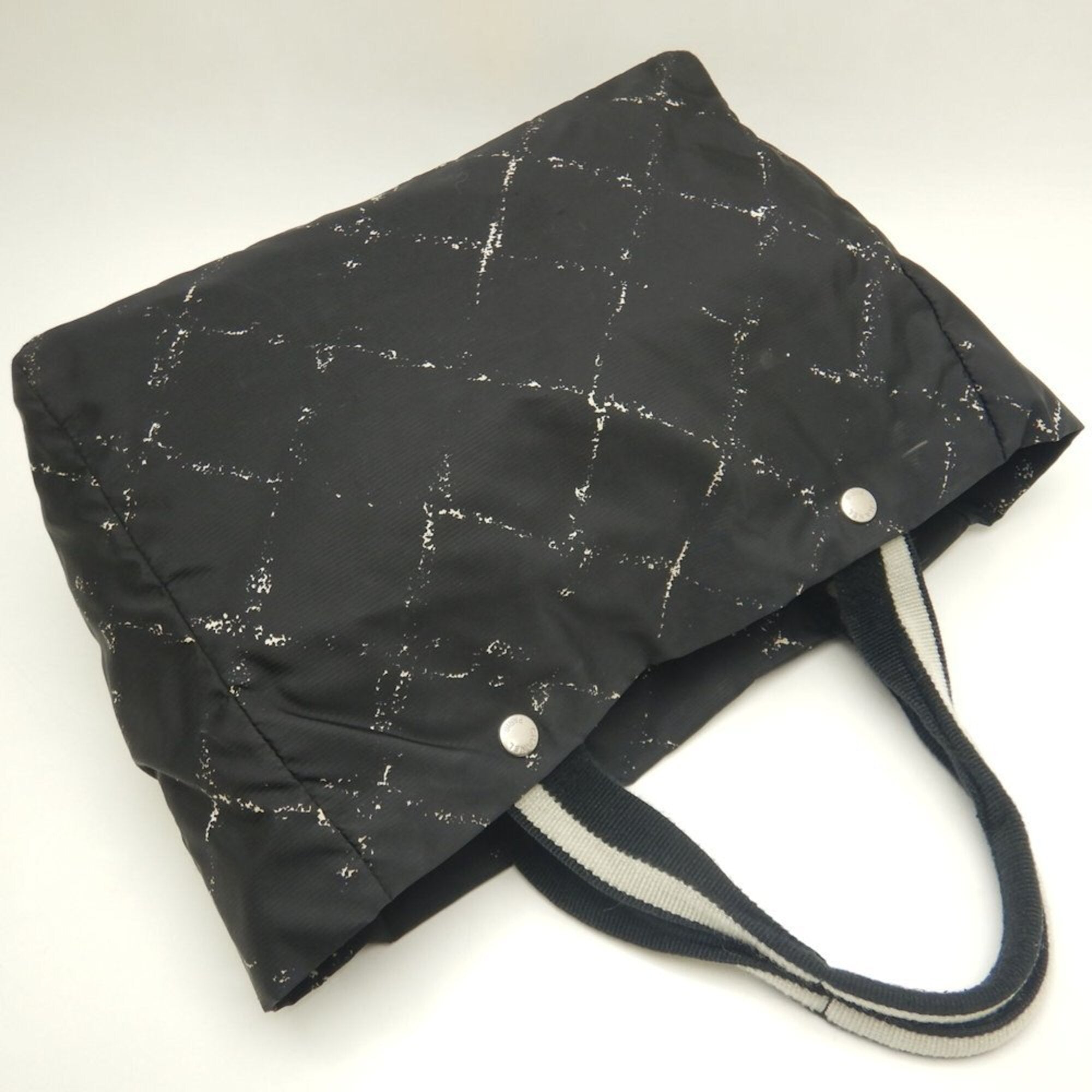 Chanel Black White Nylon Tote Bag (Pre-Owned)