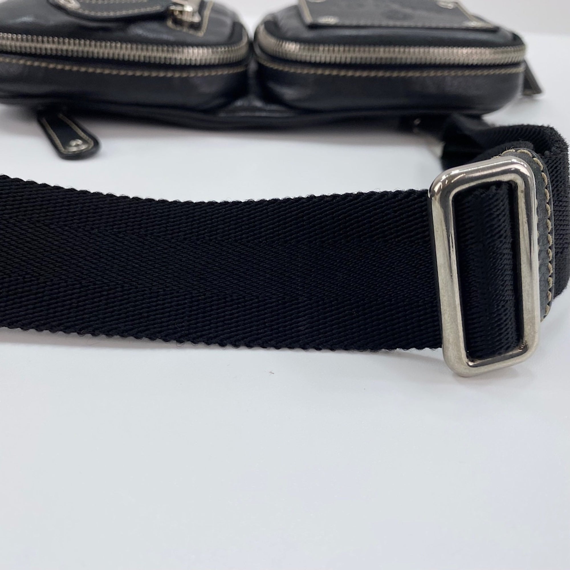 Gucci Black Leather Fanny Pack (Pre-Owned)