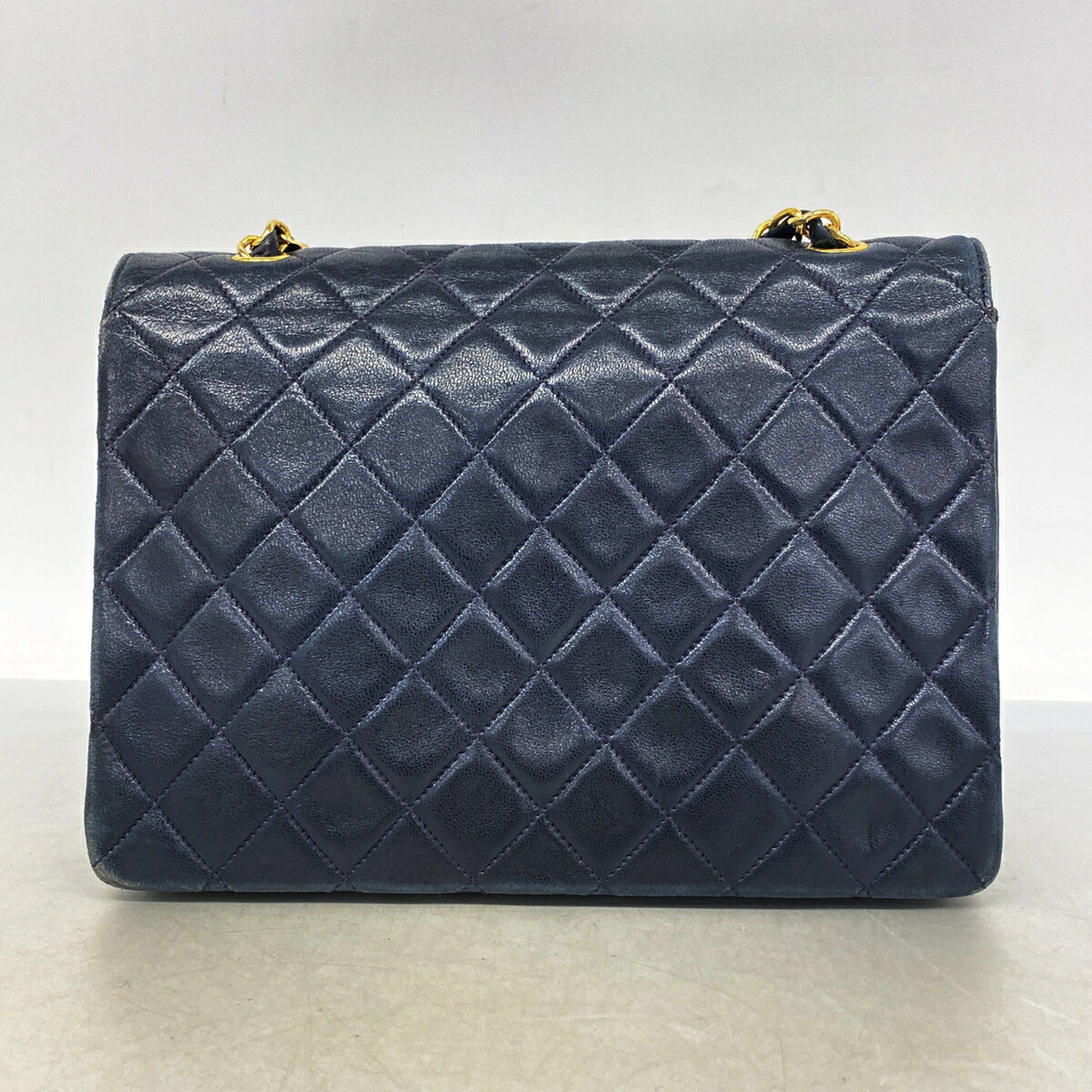 Chanel Black Leather Shoulder Bag (Pre-Owned)