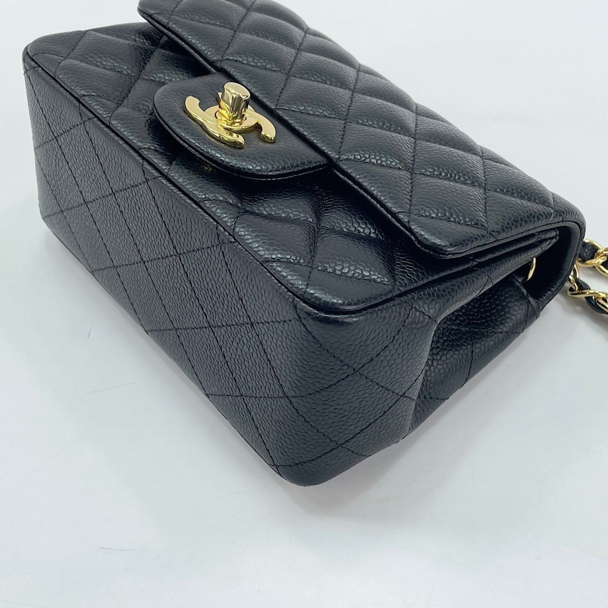 Chanel Black Shoulder Bag (Pre-Owned)