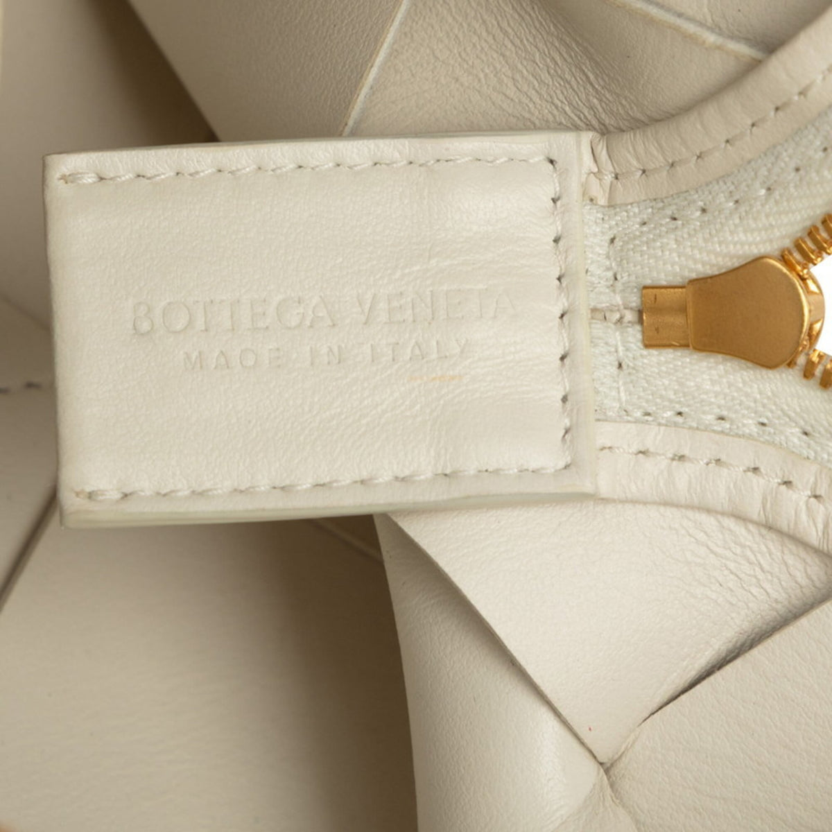Bottega Veneta White Leather Shoulder Bag (Pre-Owned)