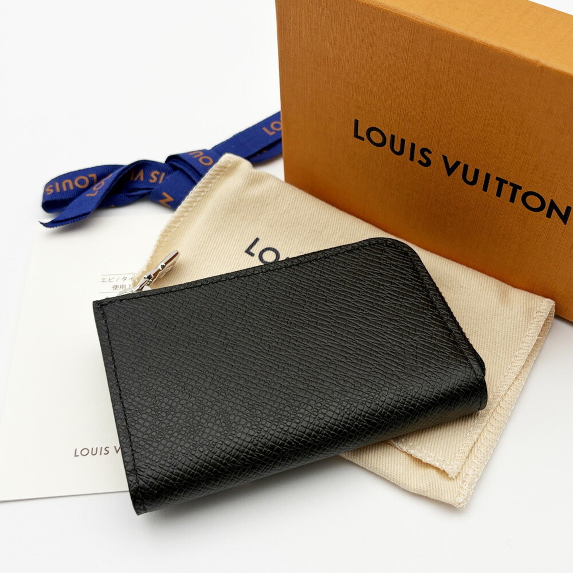 Louis Vuitton Noir Taiga Leather Leather Coin Purse/Coin Case (Pre-Owned)