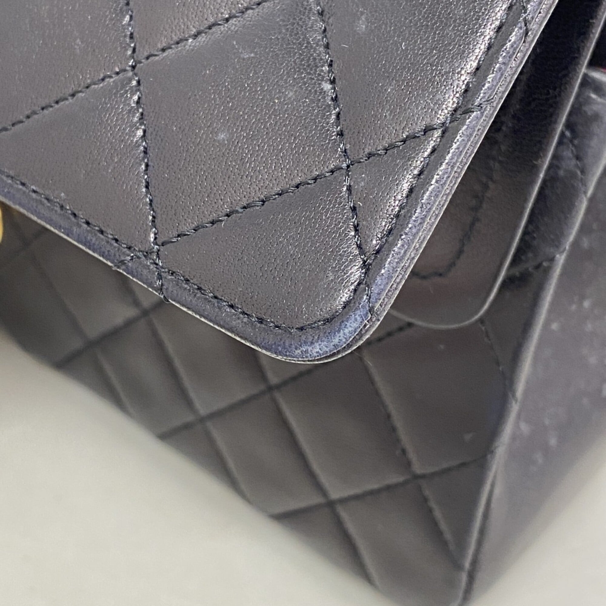 Chanel Black Leather Shoulder Bag (Pre-Owned)