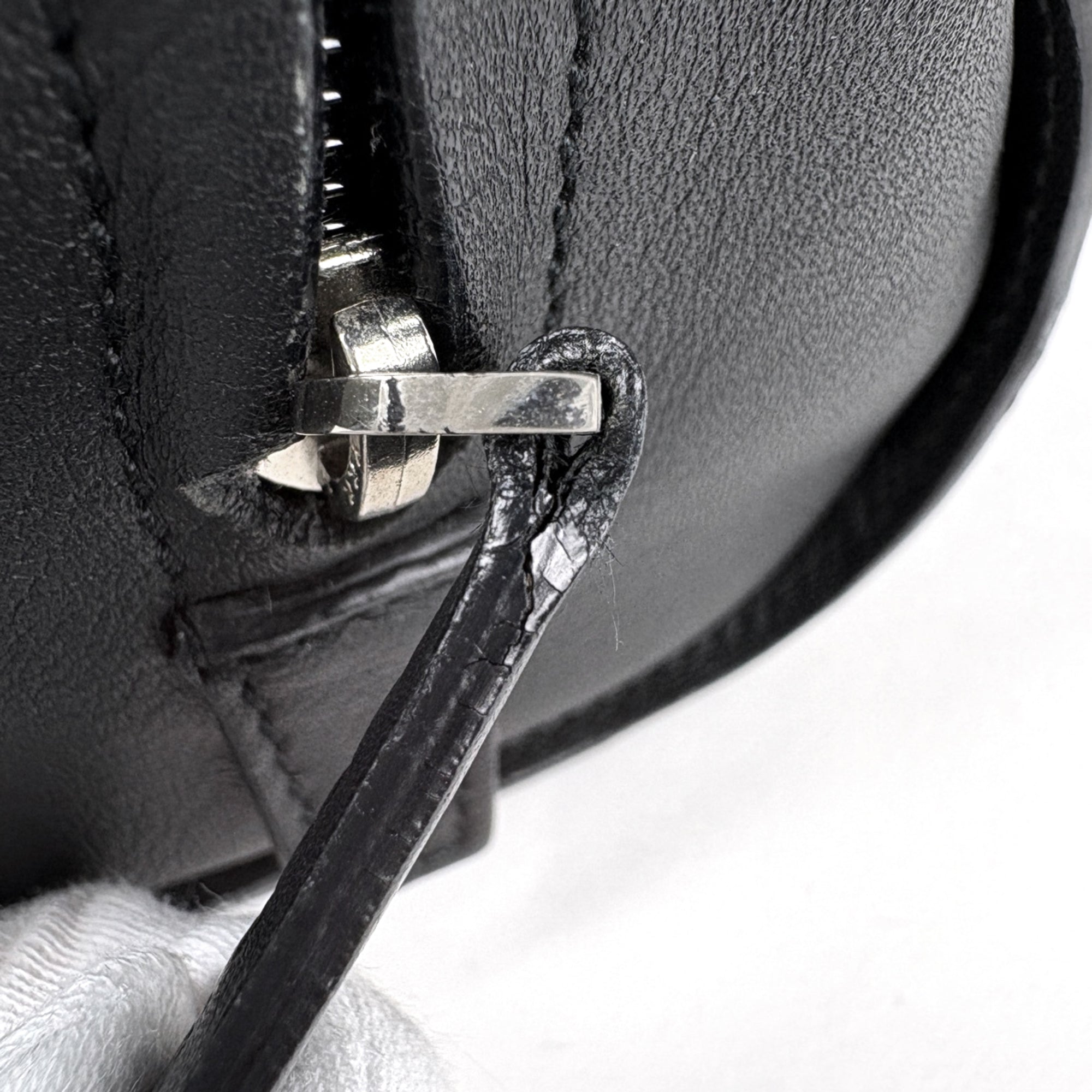 Loewe Black Leather Handbag (Pre-Owned)