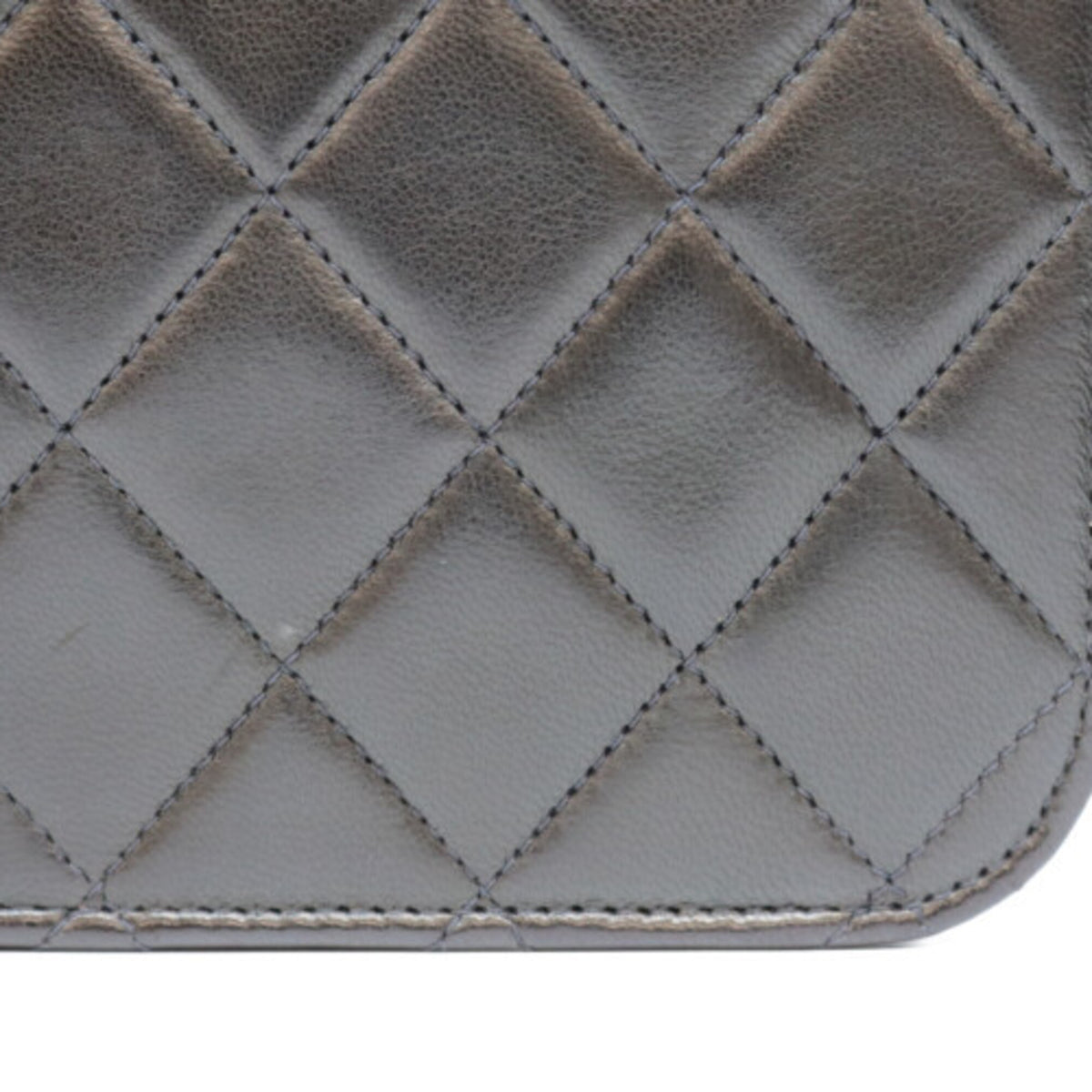 Chanel Black Leather Shoulder Bag (Pre-Owned)