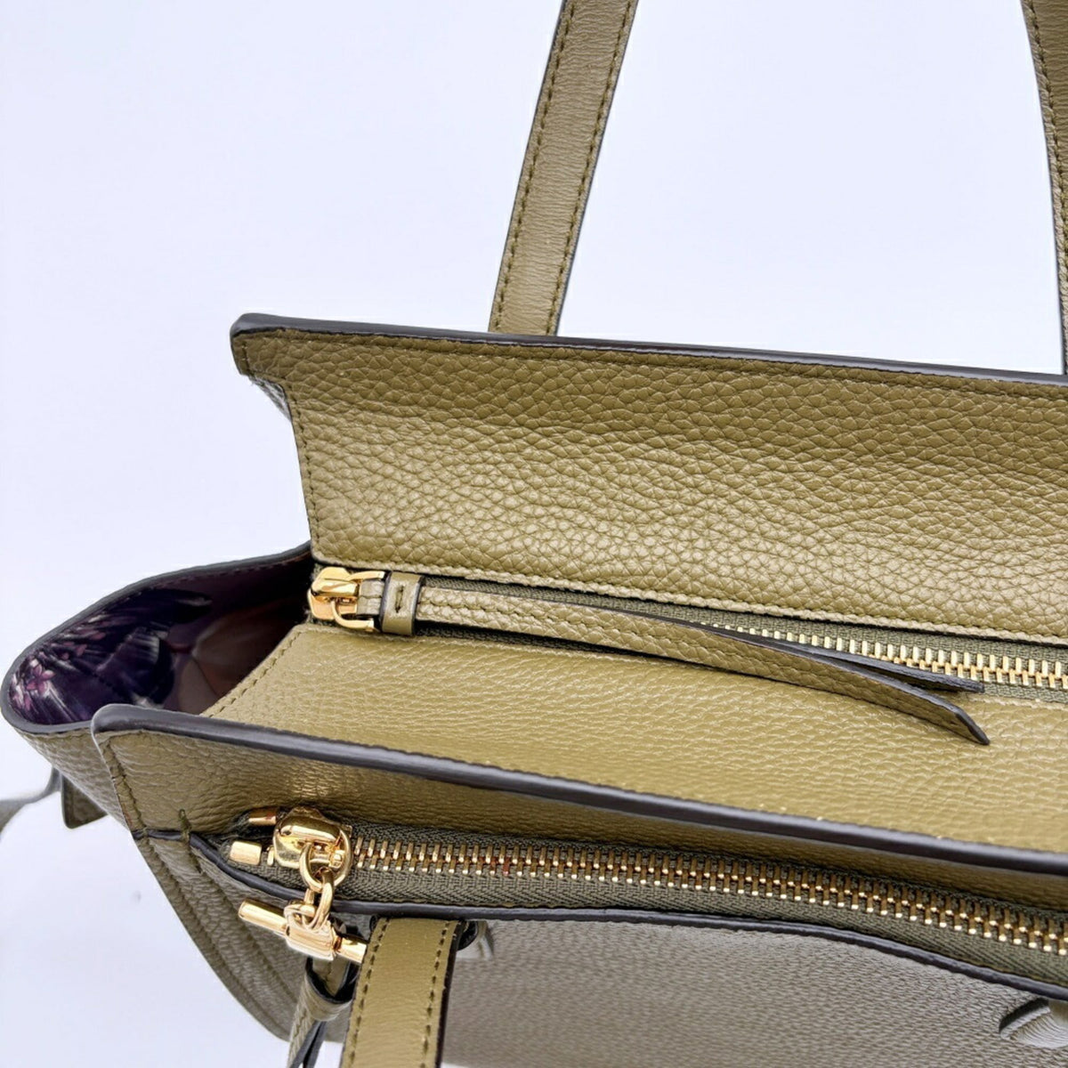 Salvatore Ferragamo Khaki Leather Shoulder Bag Tote Bag (Pre-Owned)