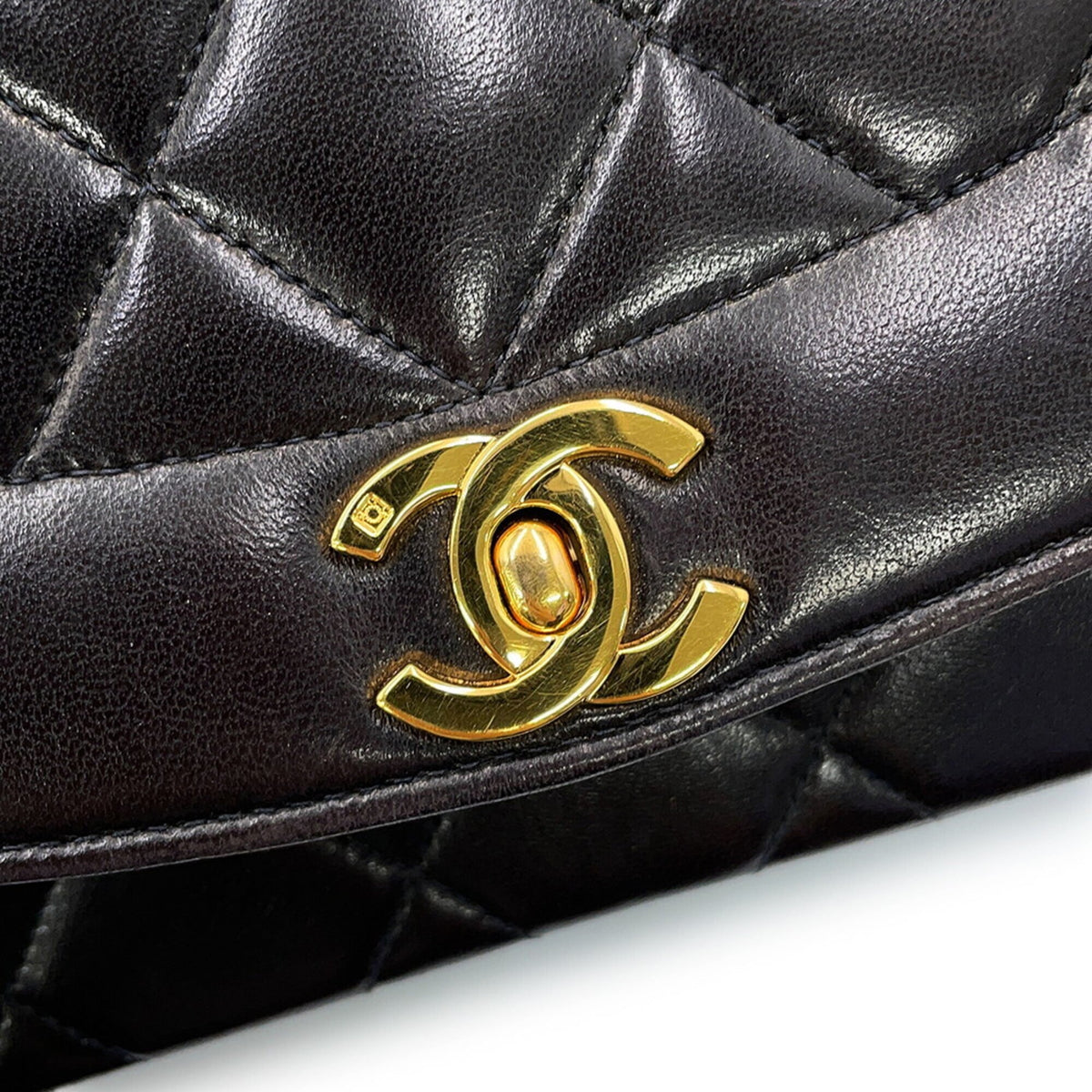 Chanel Matelasse Black Leather Shoulder Bag (Pre-Owned)