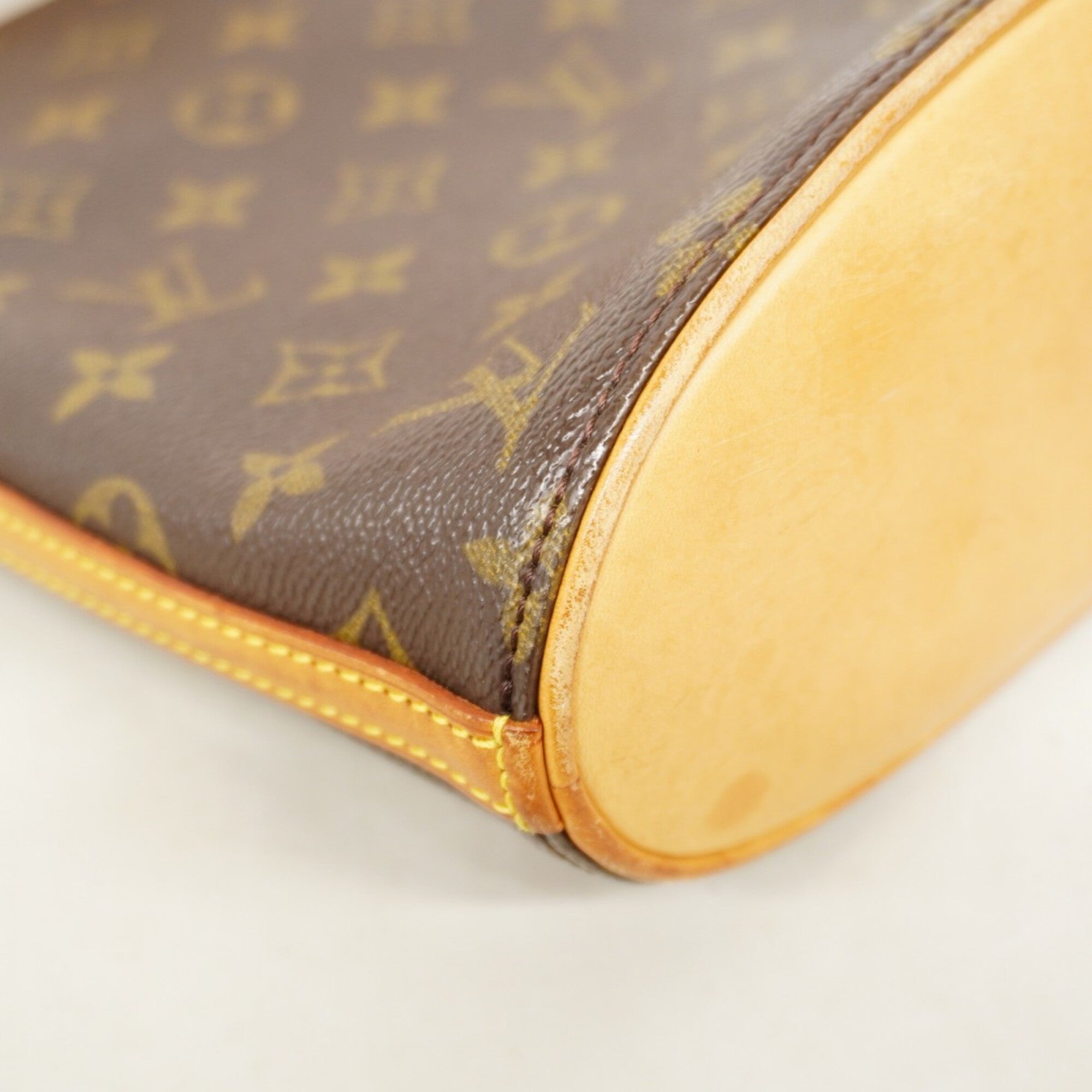 Louis Vuitton Brown Shoulder Bag (Pre-Owned)