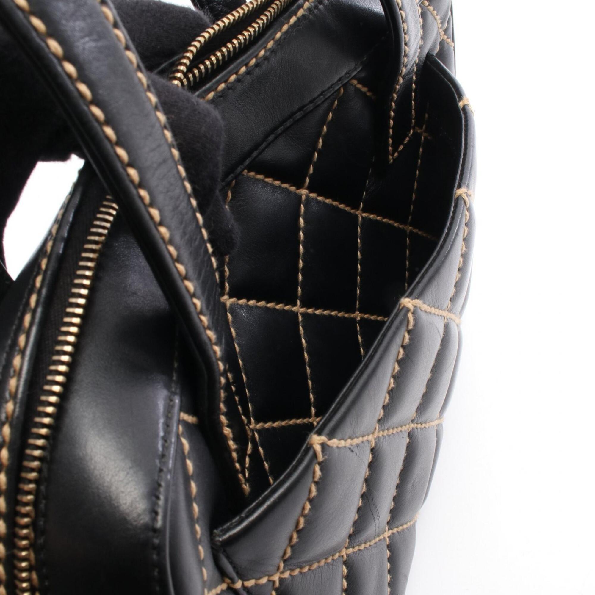 Chanel Black Leather Handbag (Pre-Owned)