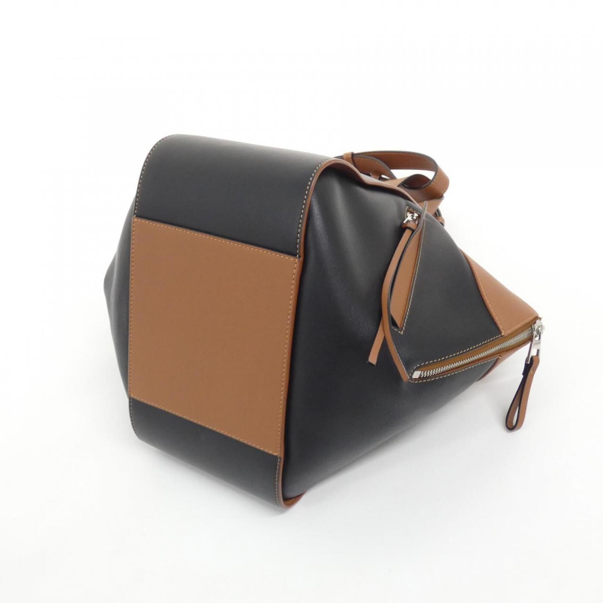 Loewe Black Leather Shoulder Bag (Pre-Owned)