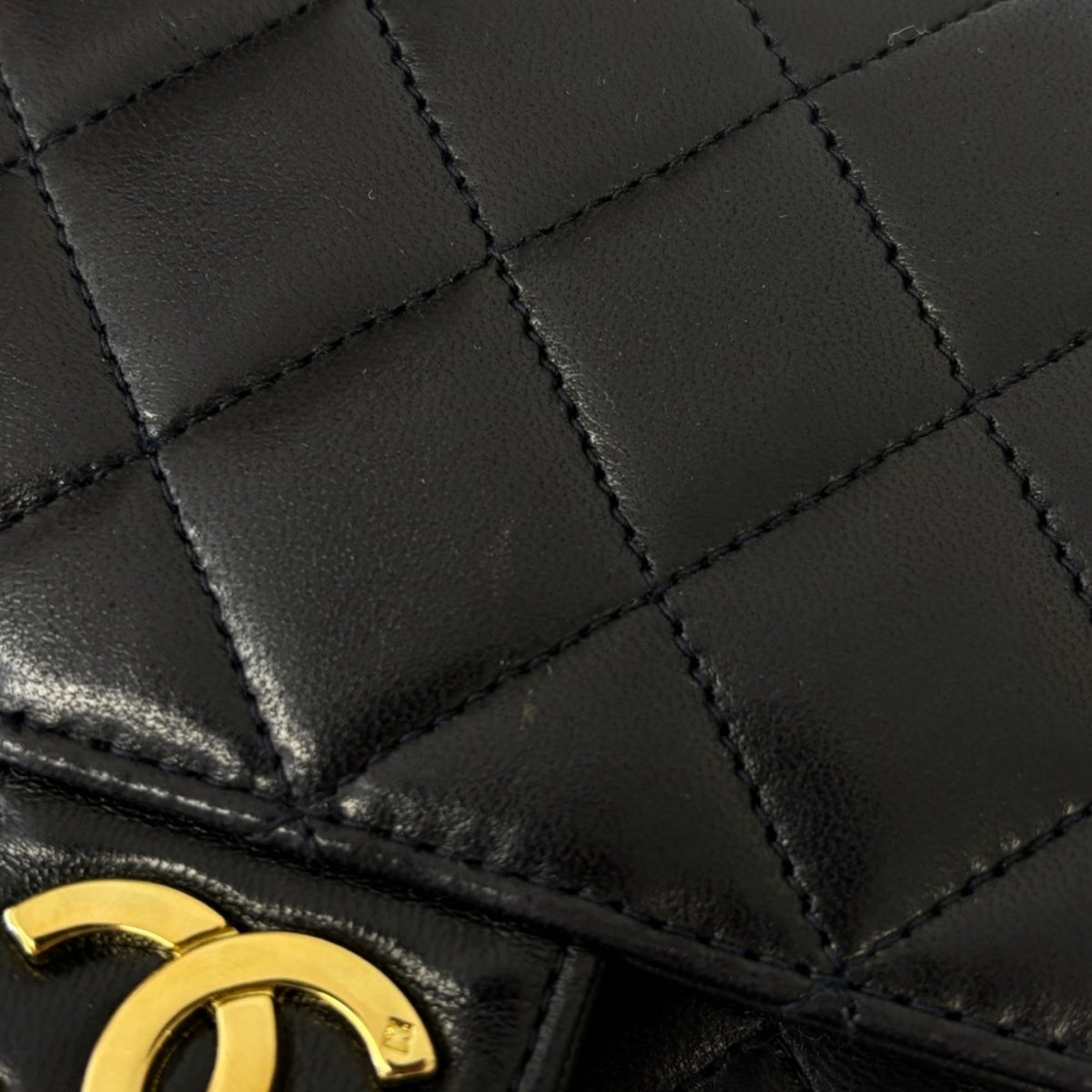 Chanel Black Shoulder Bag (Pre-Owned)