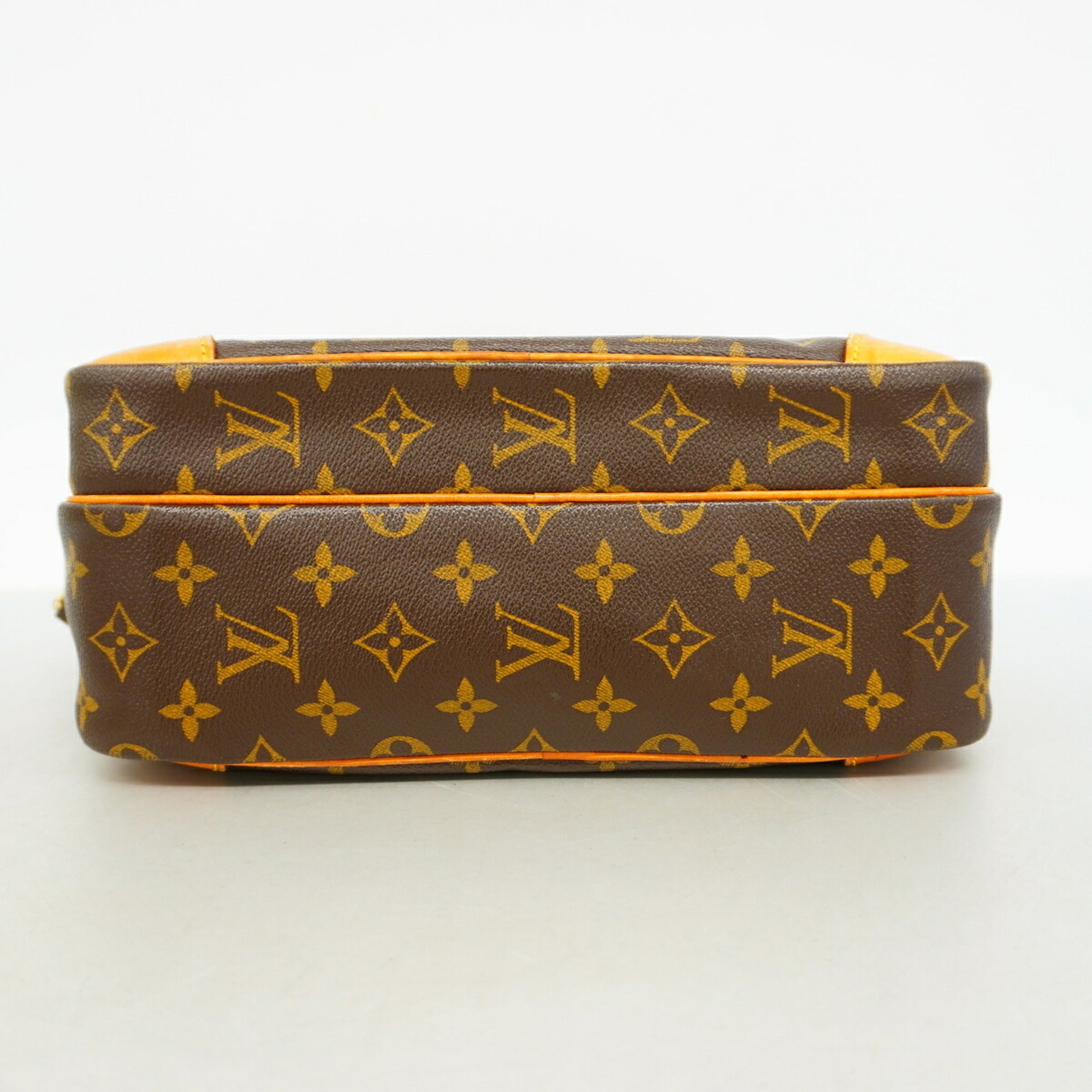 Louis Vuitton Brown Shoulder Bag (Pre-Owned)