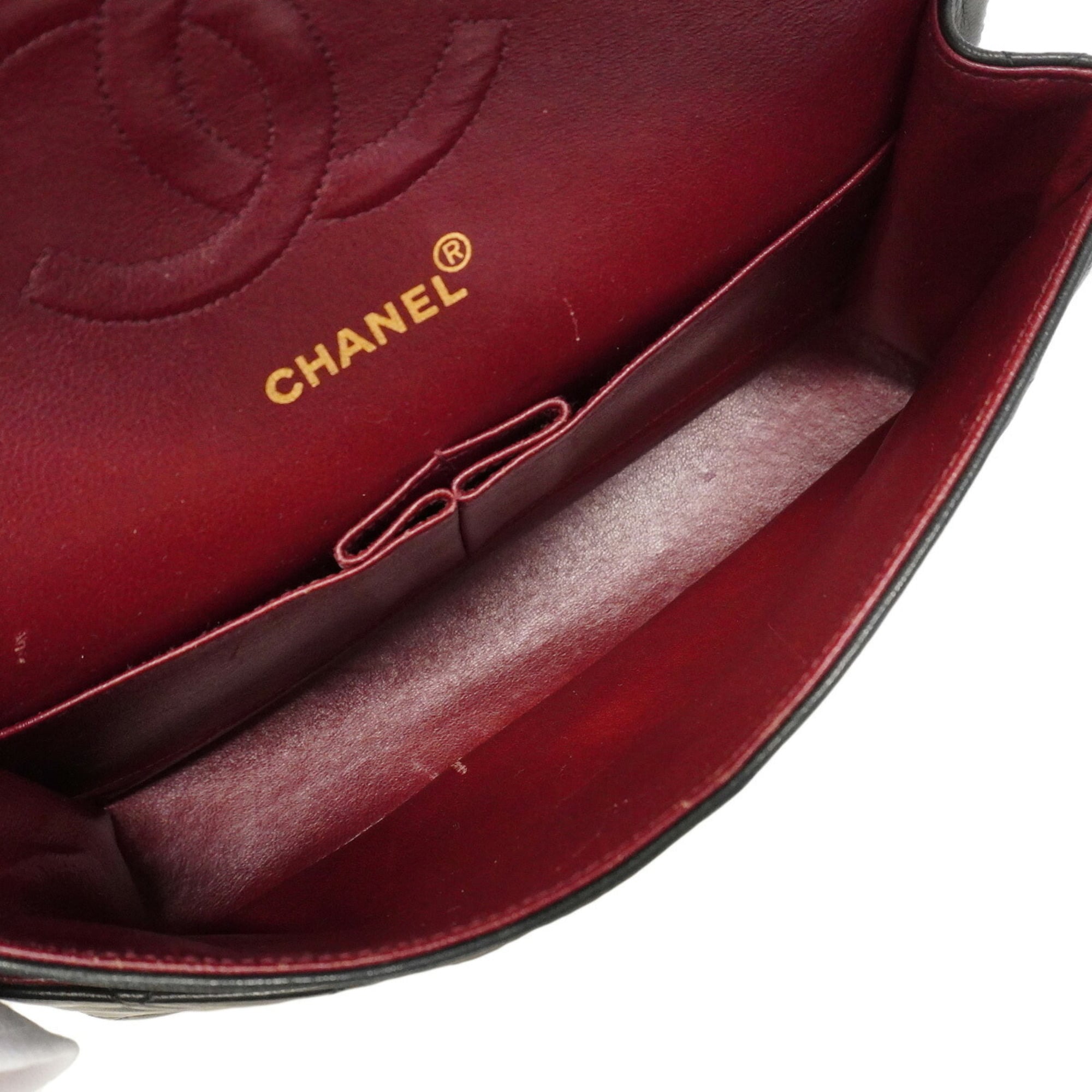 Chanel Black Leather Shoulder Bag (Pre-Owned)