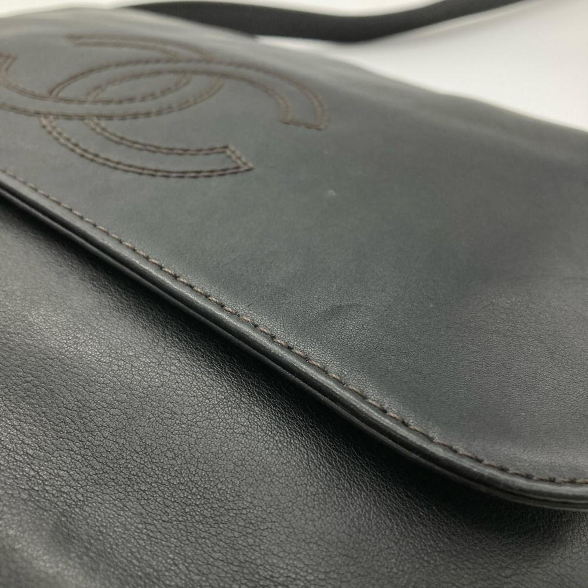 Chanel Black Leather Shoulder Bag (Pre-Owned)