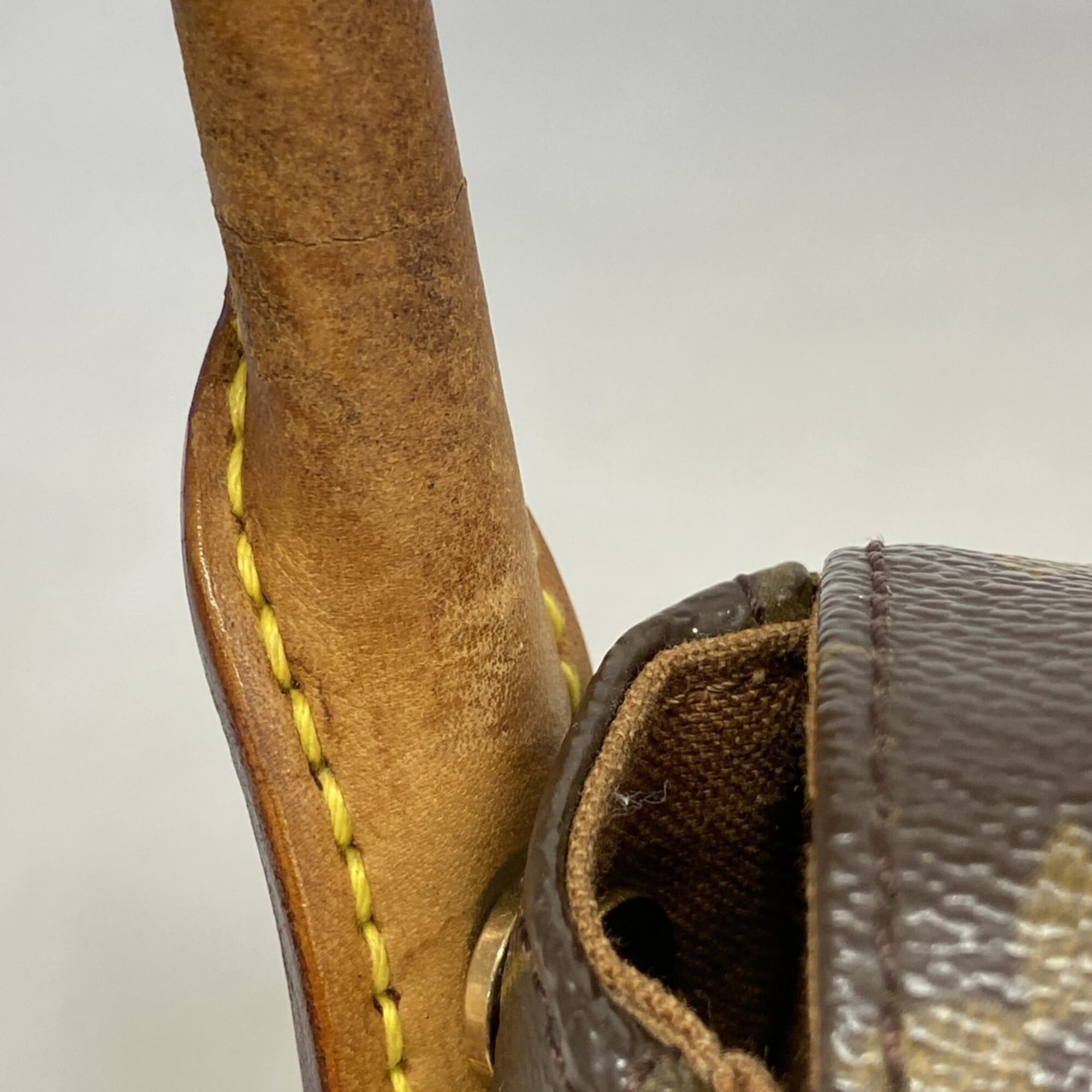 Louis Vuitton Brown Shoulder Bag (Pre-Owned)