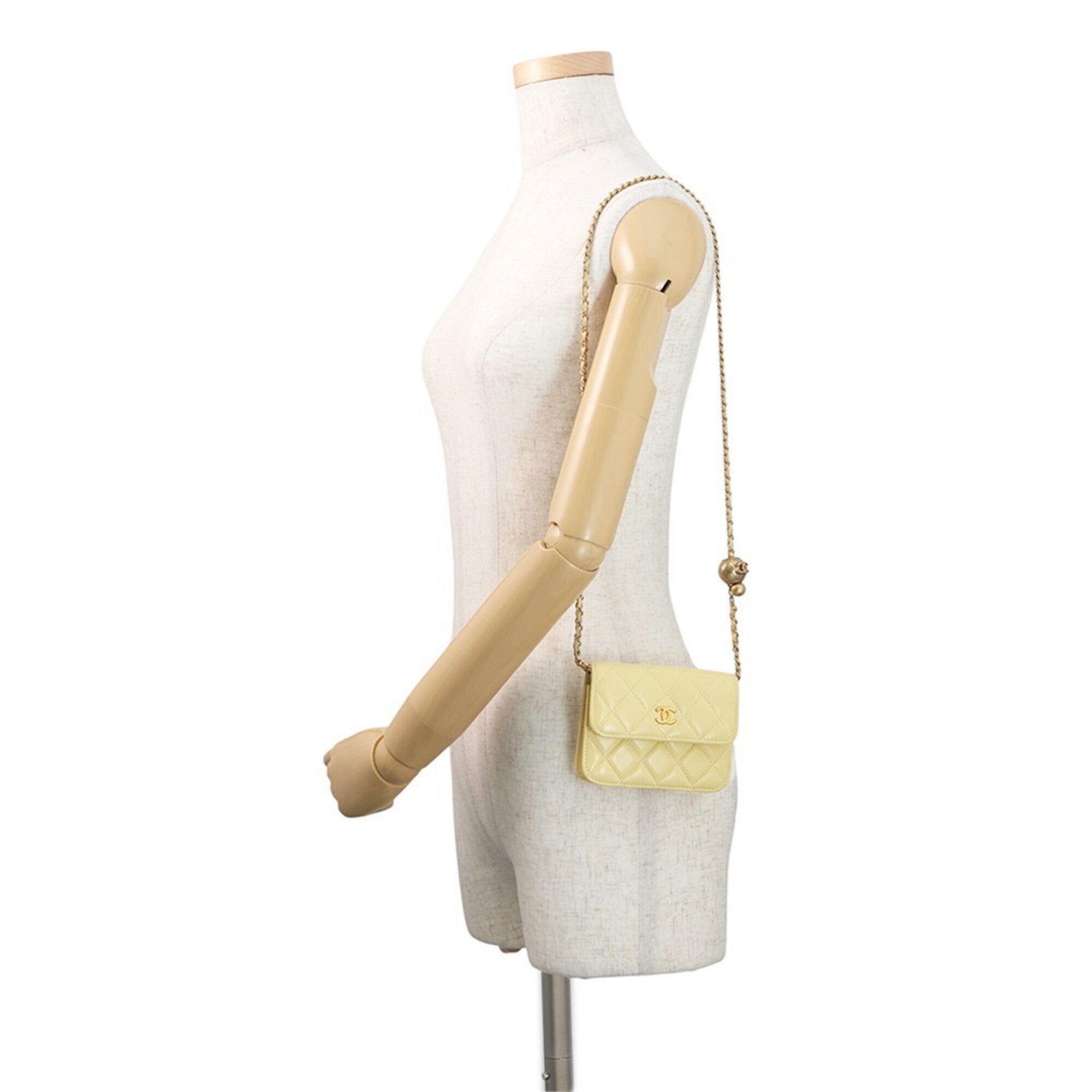 Chanel Yellow Leather Handbag Shoulder Bag (Pre-Owned)