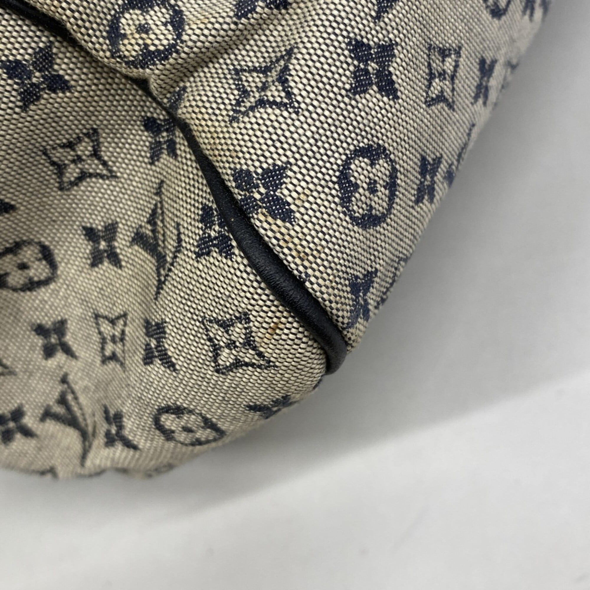 Louis Vuitton Blue Handbag (Pre-Owned)