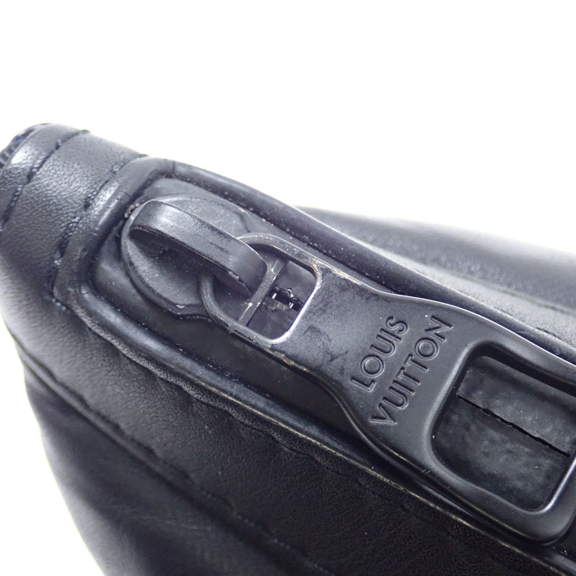 Louis Vuitton Black Noir Leather Clutch Bag Pochette (Pre-Owned)