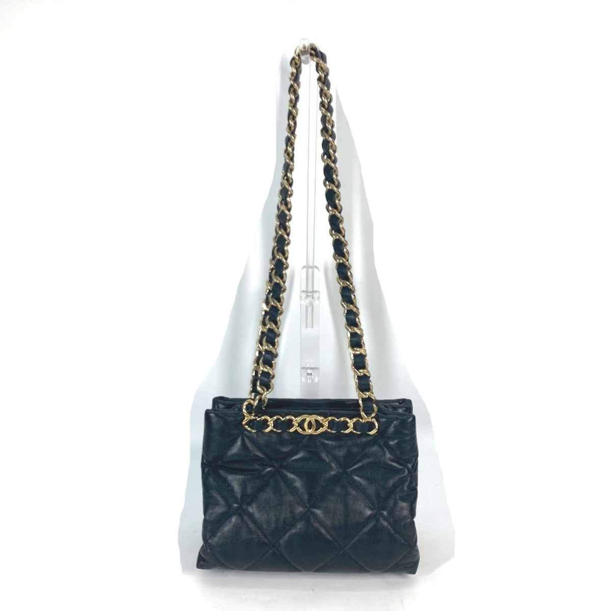 Chanel Black Leather Shoulder Bag (Pre-Owned)
