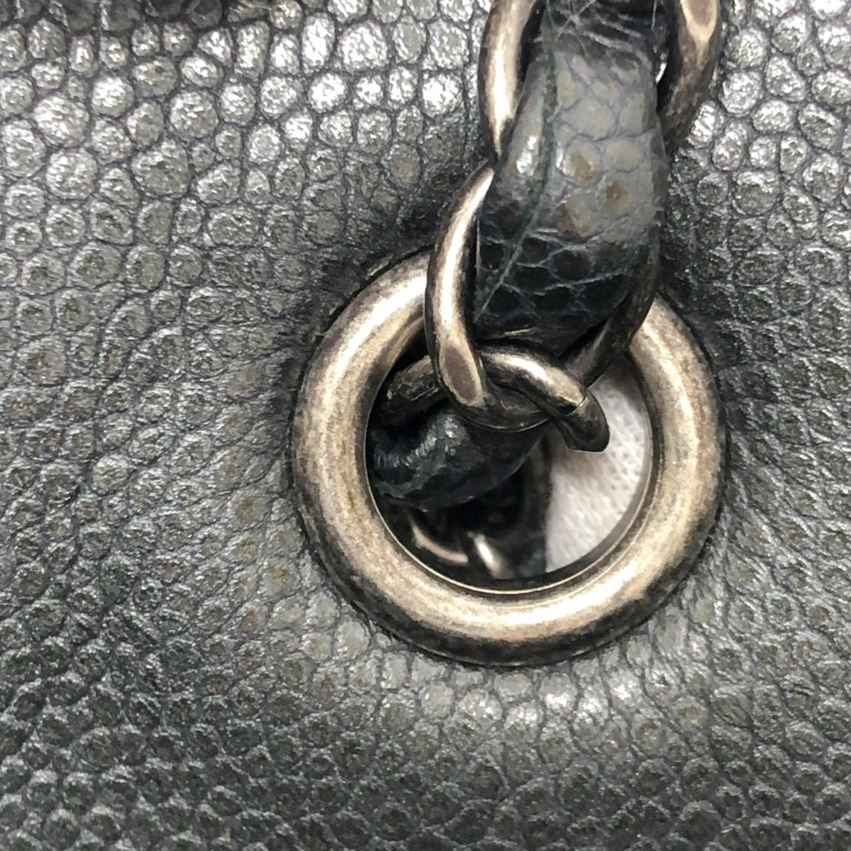 Chanel Black Leather Shoulder Bag (Pre-Owned)