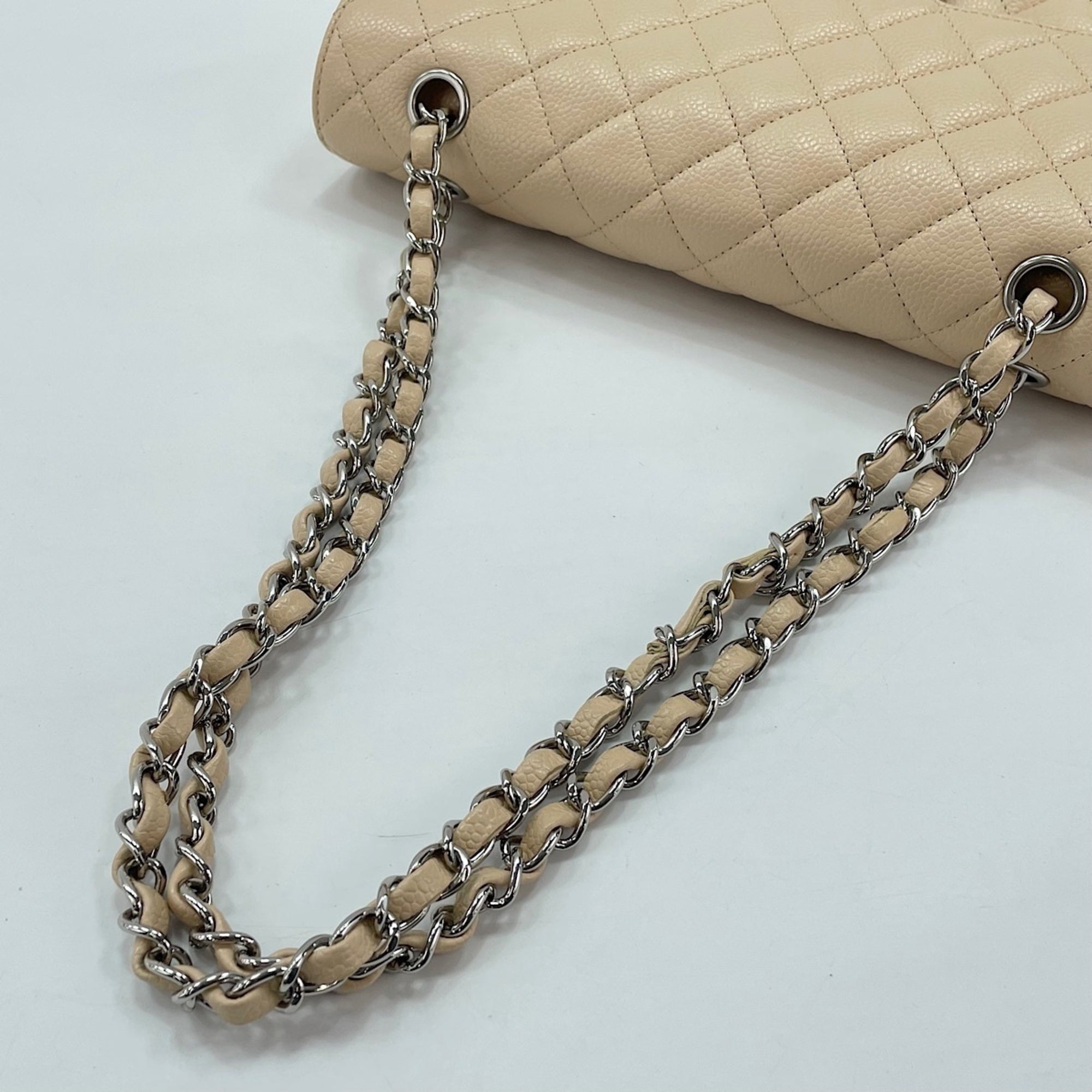 Chanel Beige Shoulder Bag (Pre-Owned)