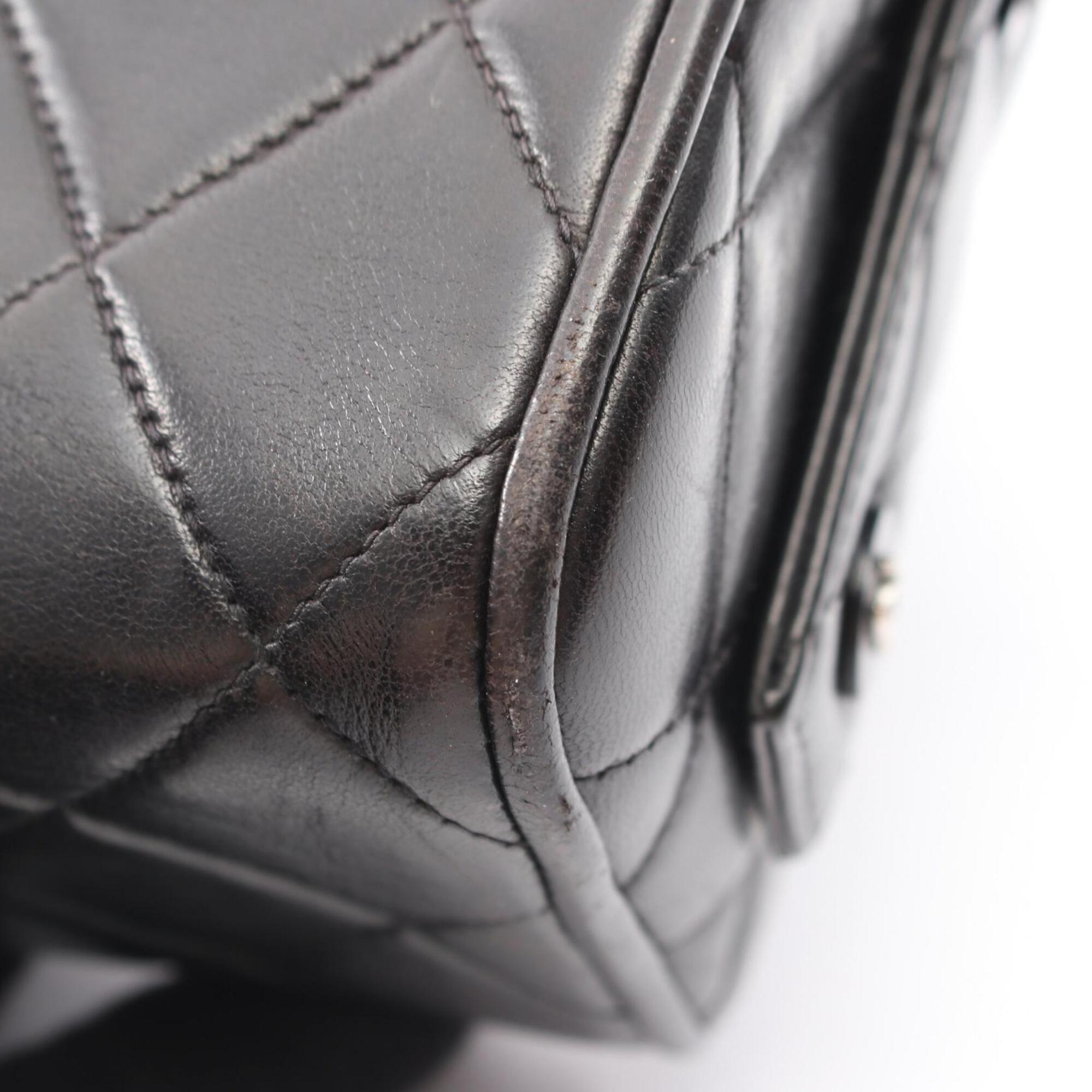 Chanel Black Leather Handbag (Pre-Owned)