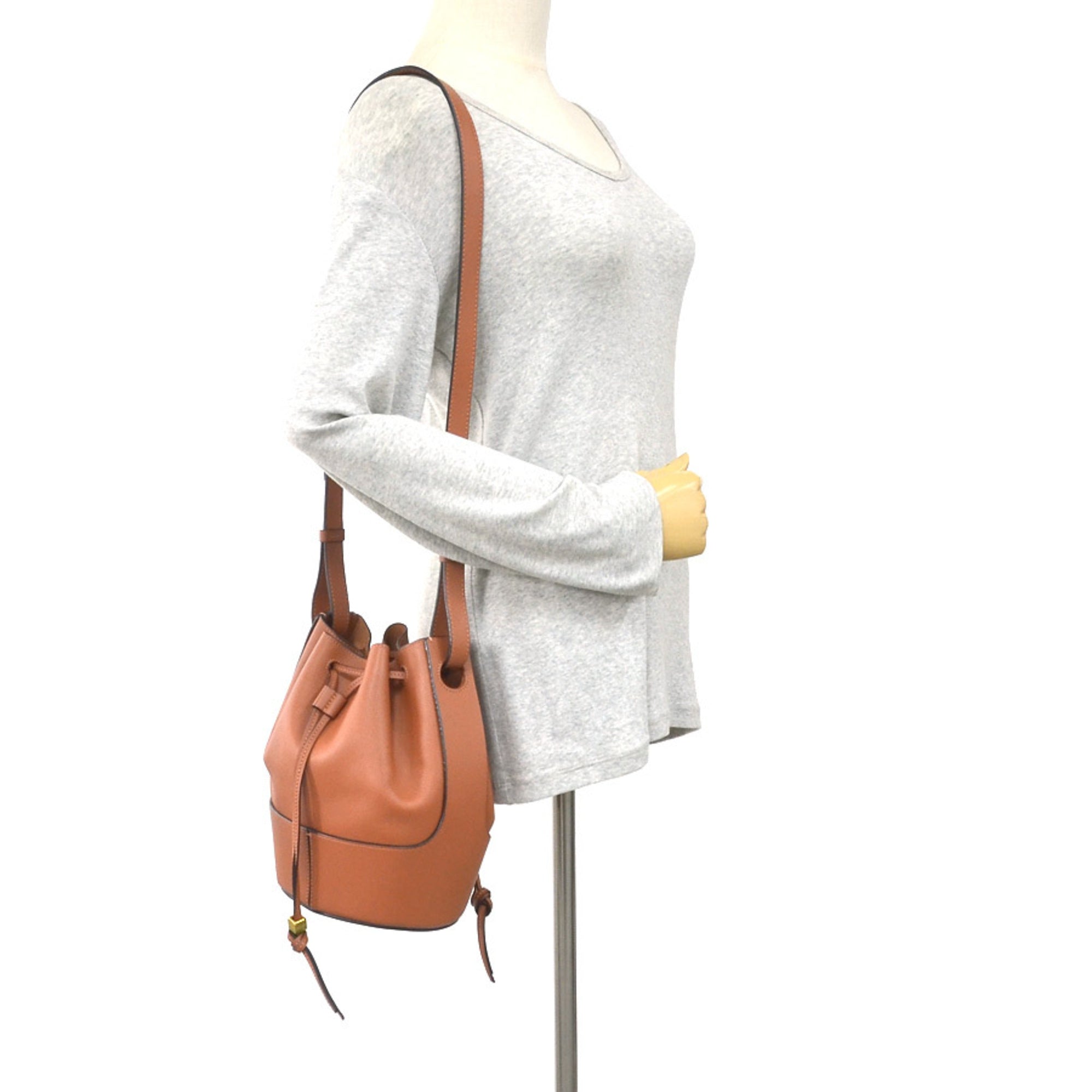 Loewe Brown Leather Shoulder Bag (Pre-Owned)