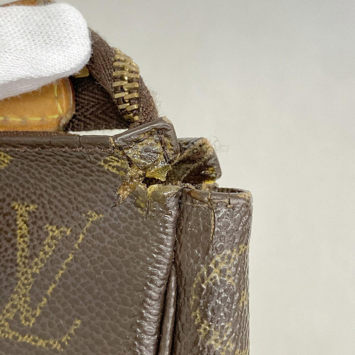 Louis Vuitton Brown Pouch (Pre-Owned)