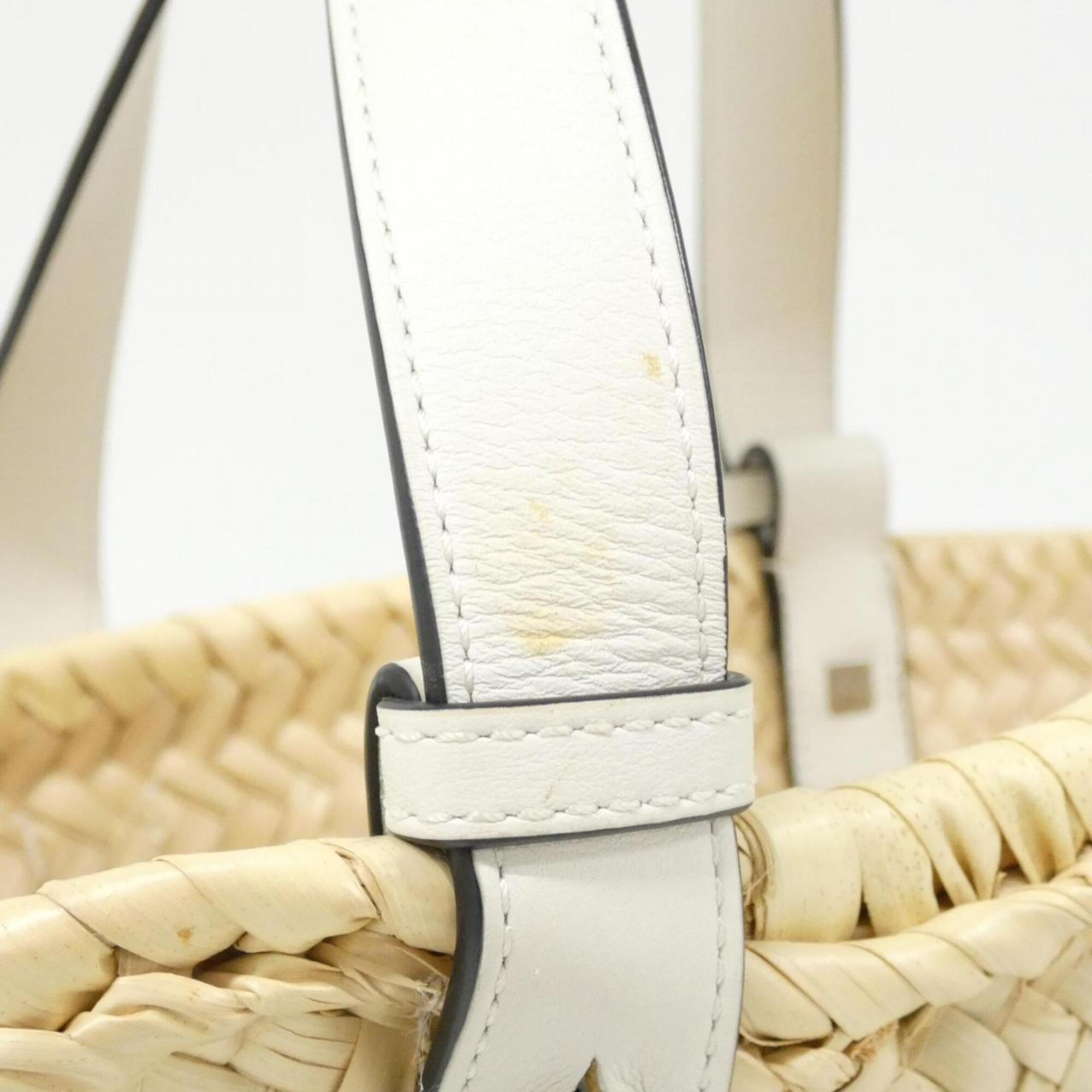 Loewe Ivory White Leather Handbag (Pre-Owned)