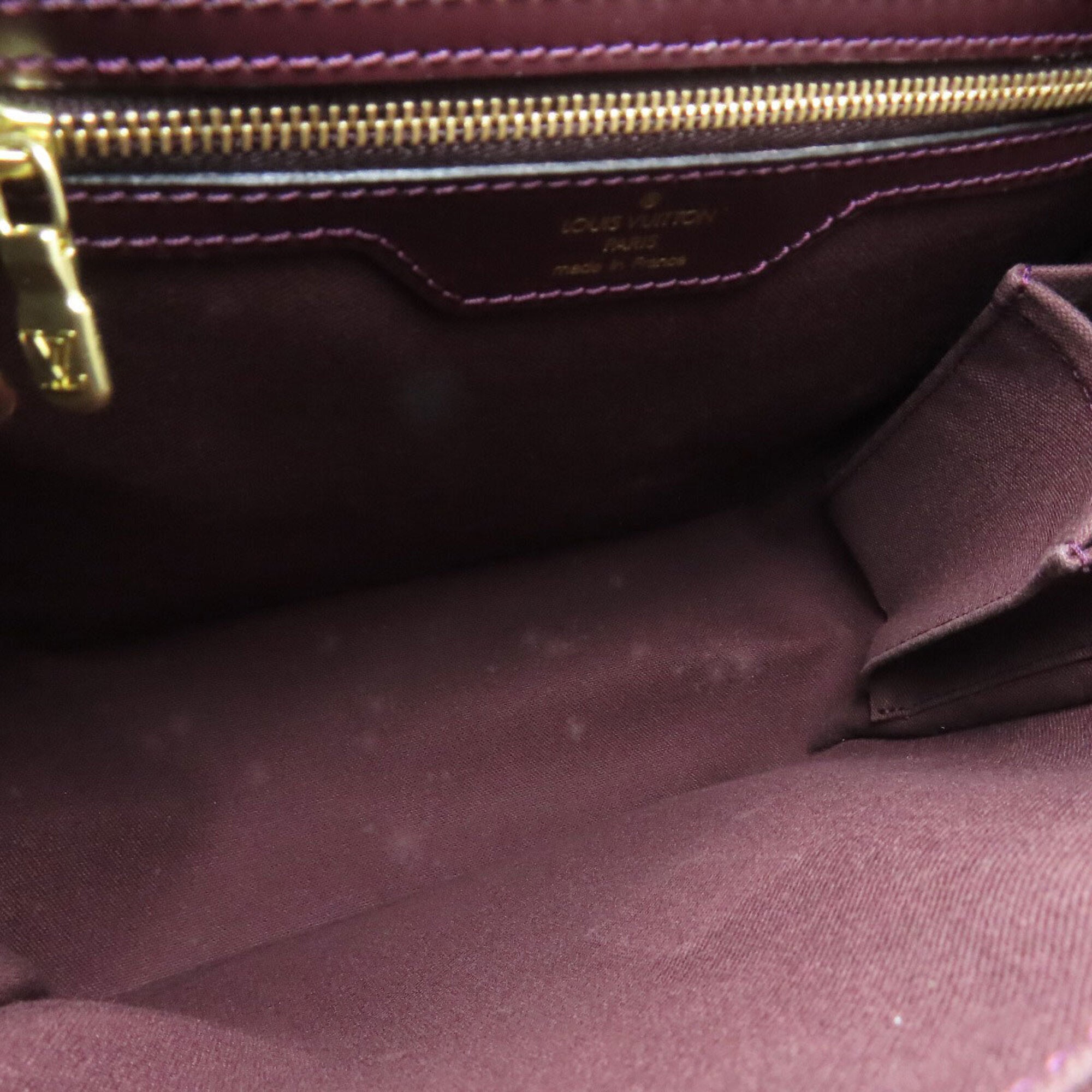 Louis Vuitton Acajou Taiga Leather Leather Shoulder Bag (Pre-Owned)
