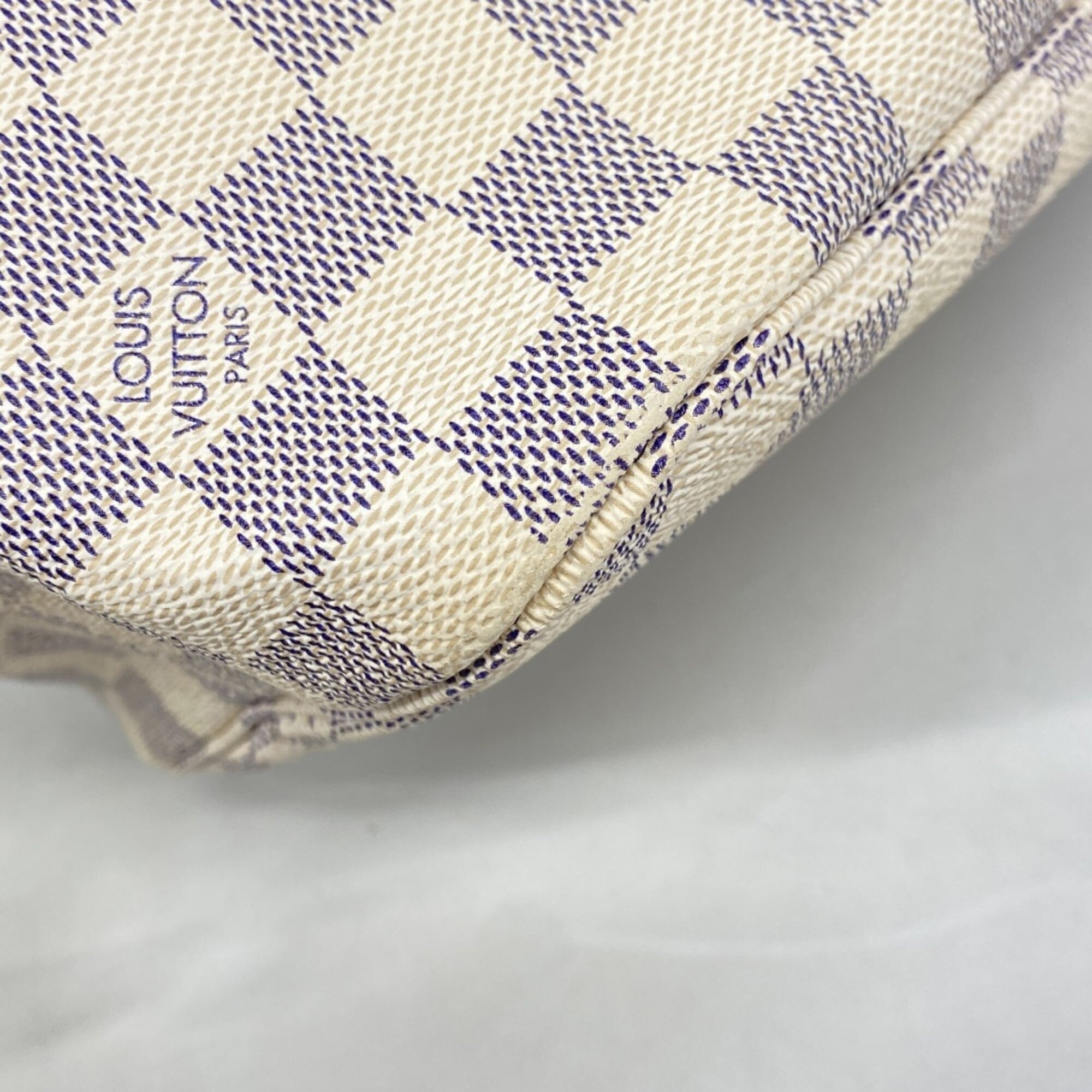 Louis Vuitton White Tote Bag (Pre-Owned)