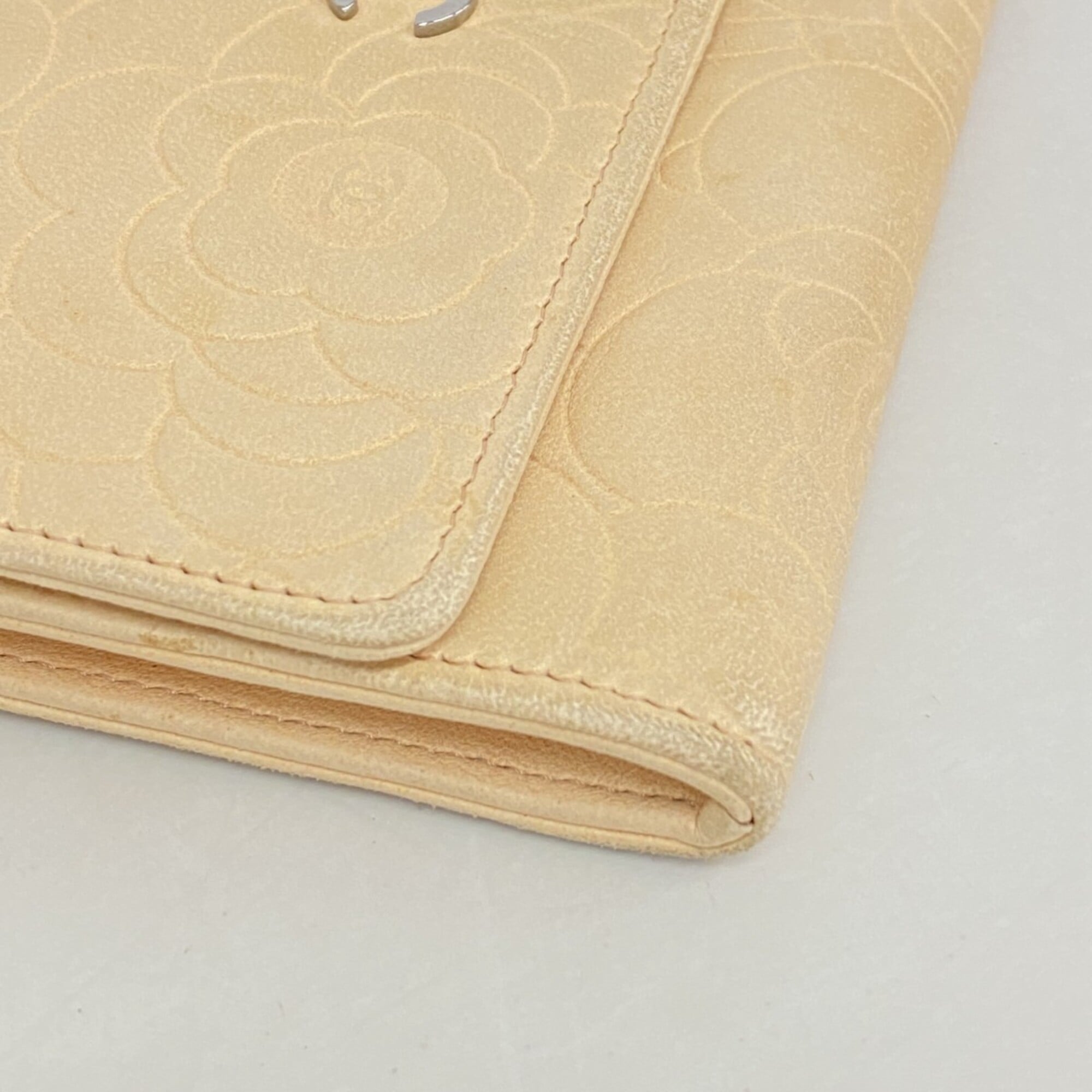 Chanel Beige Leather Wallet (Bi-Fold) (Pre-Owned)