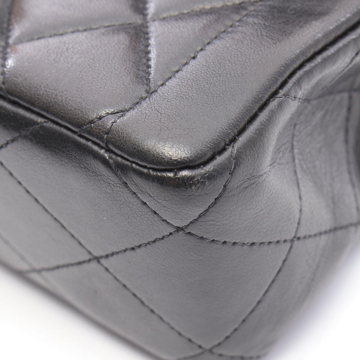 Chanel Matelasse Black Leather Handbag (Pre-Owned)