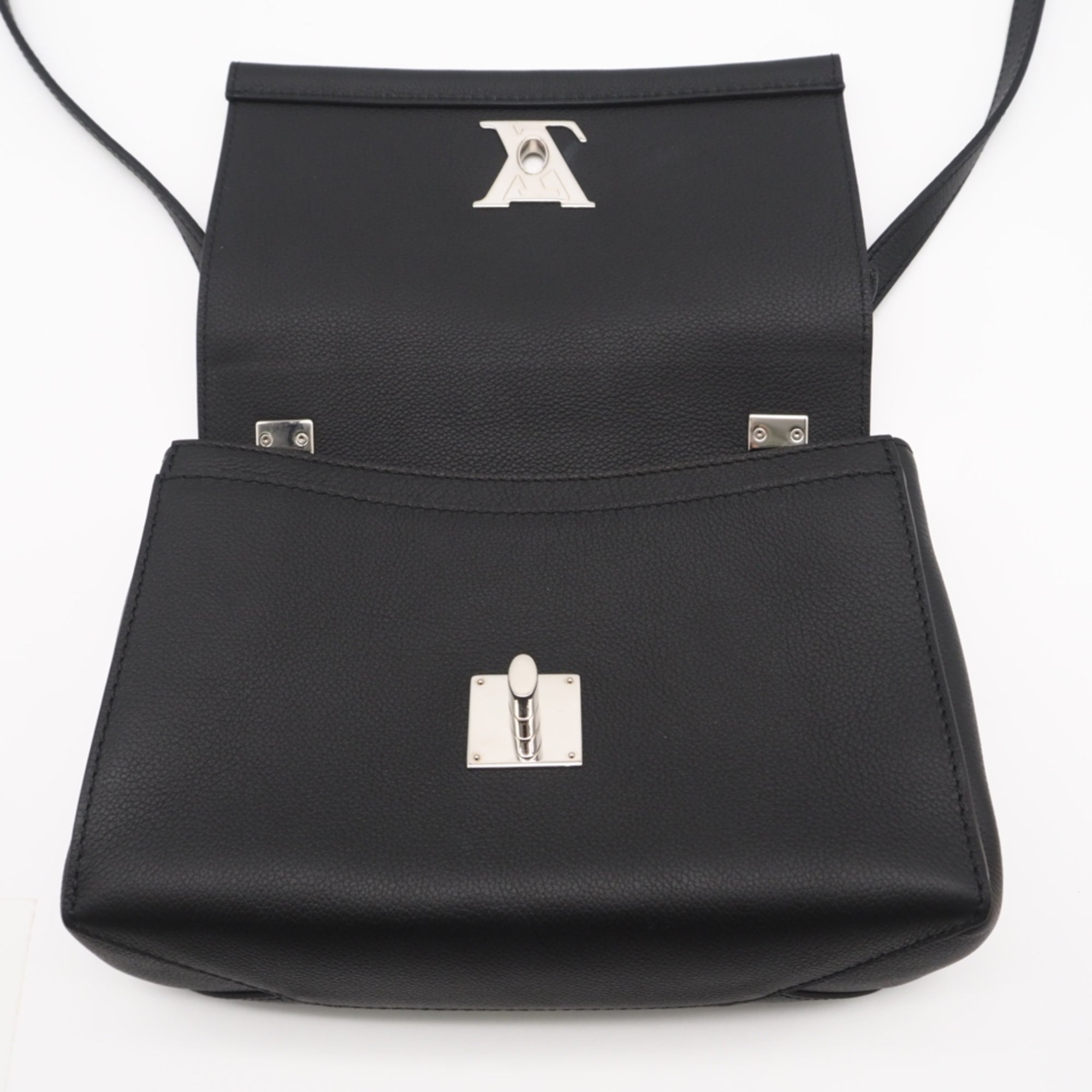 Louis Vuitton Black Leather Shoulder Bag (Pre-Owned)