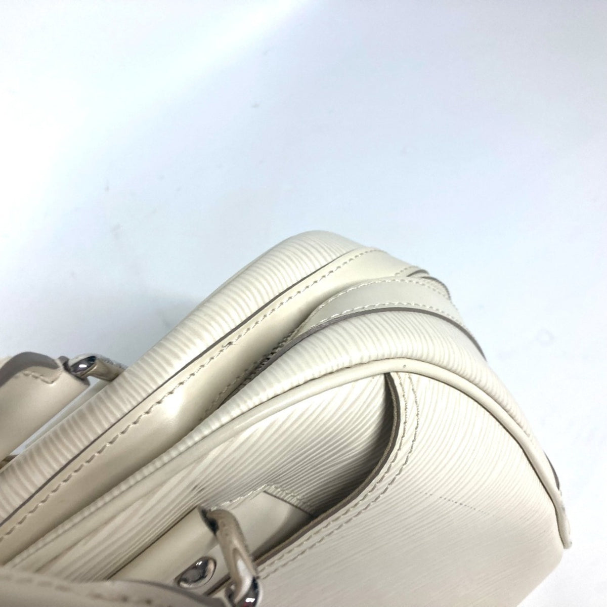 Louis Vuitton Epi Lv Off White White Epi Leather Boston Bag Handbag Shoulder Bag (Pre-Owned)