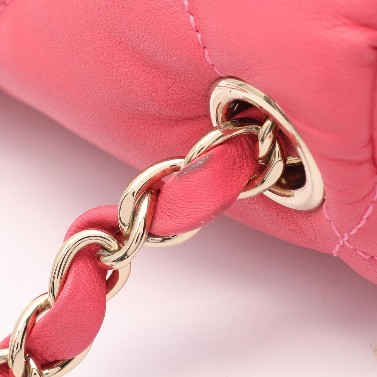 Chanel Pink Leather Handbag Shoulder Bag (Pre-Owned)