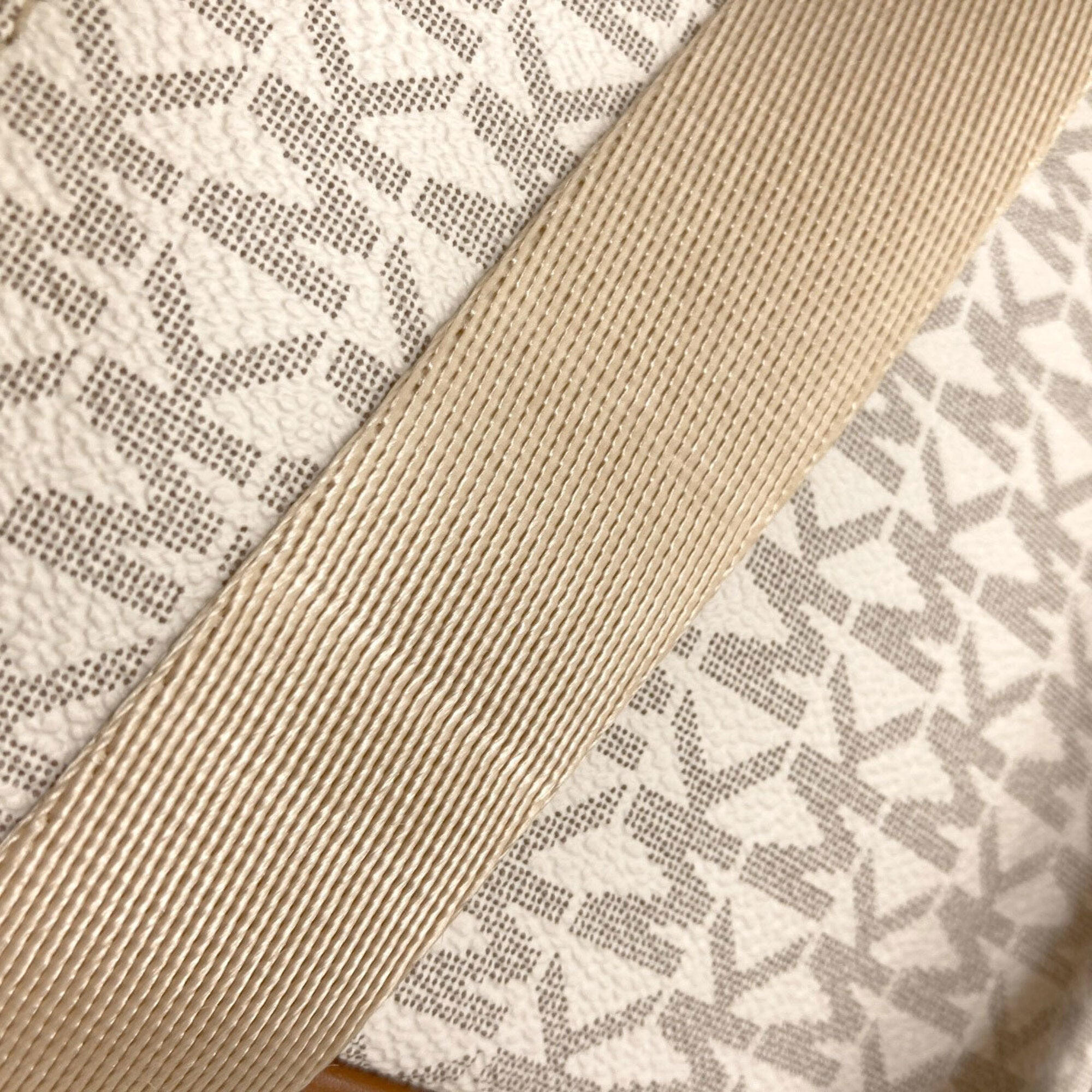Michael Kors Beige Pvc Shoulder Bag (Pre-Owned)