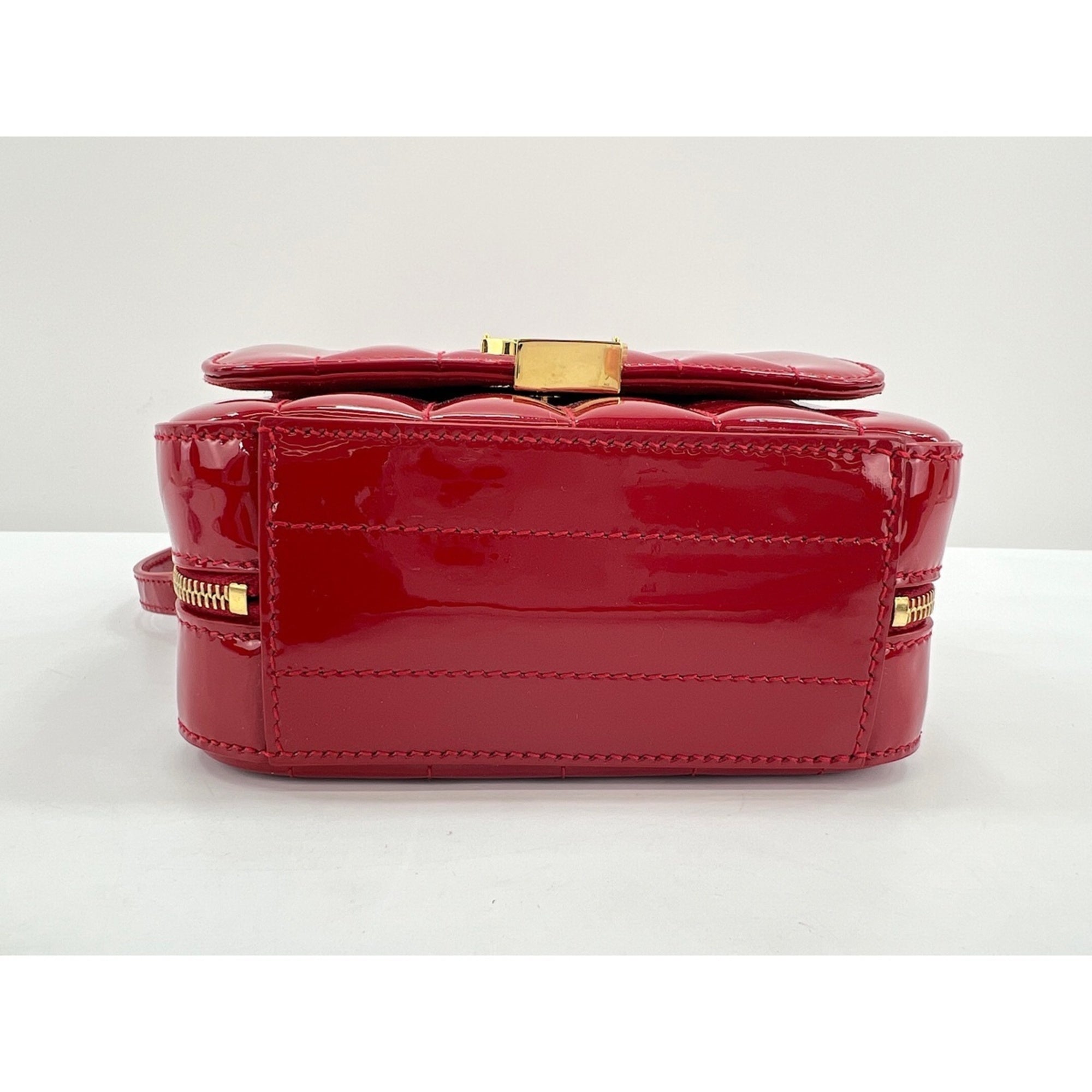 Yves Saint Laurent Red Color Shoulder Bag (Pre-Owned)