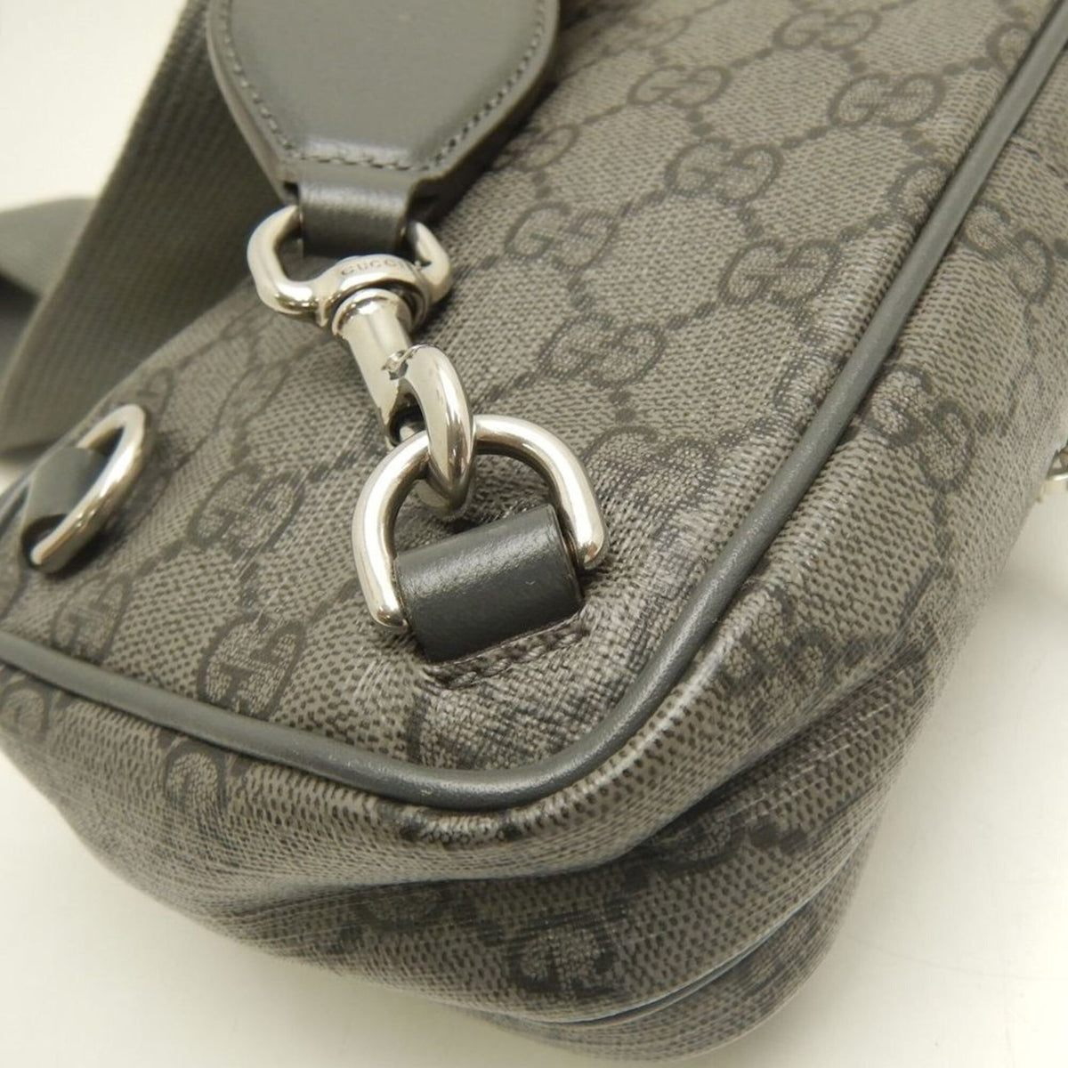 Gucci Gray Gg Supreme Canvas Sling Bag (Pre-Owned)