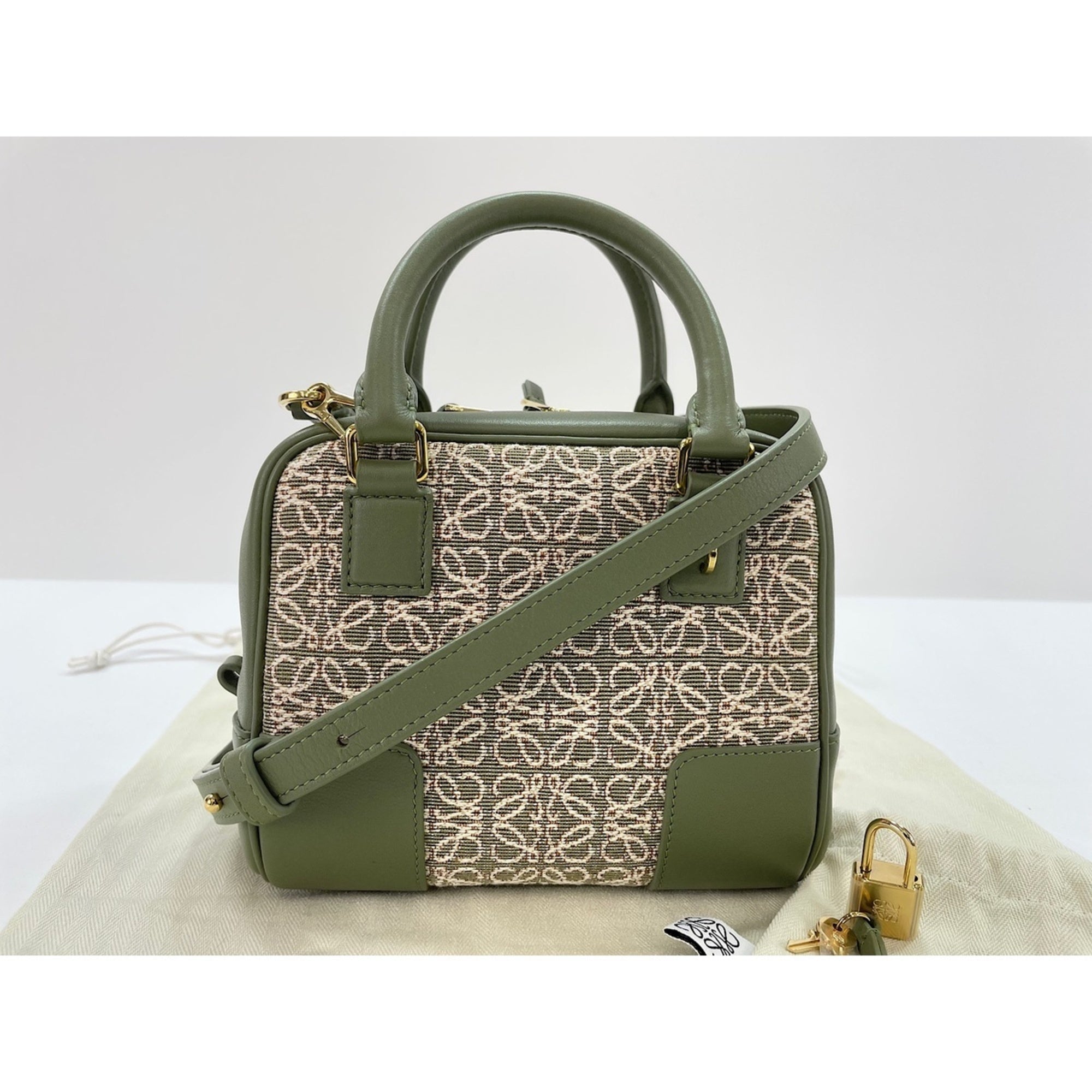 Loewe Amazona Green Shoulder Bag (Pre-Owned)