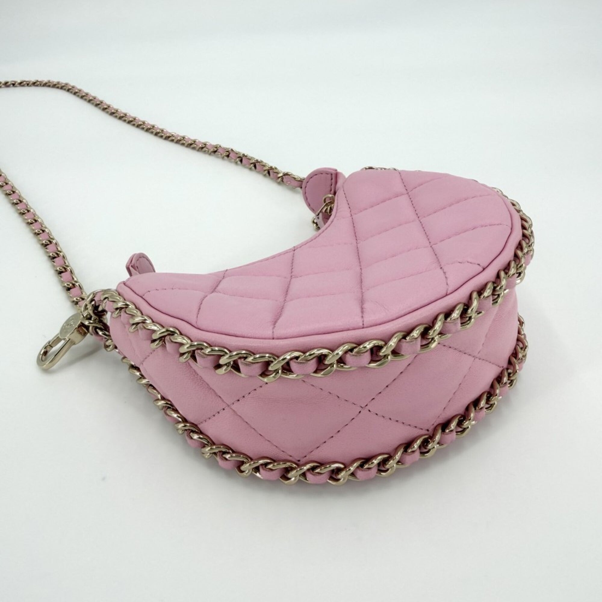 Chanel Pink Leather Pochette Shoulder Bag (Pre-Owned)