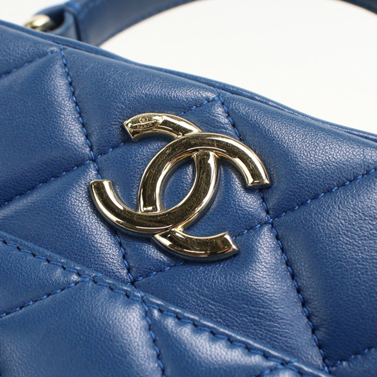 Chanel Blue Leather Handbag (Pre-Owned)