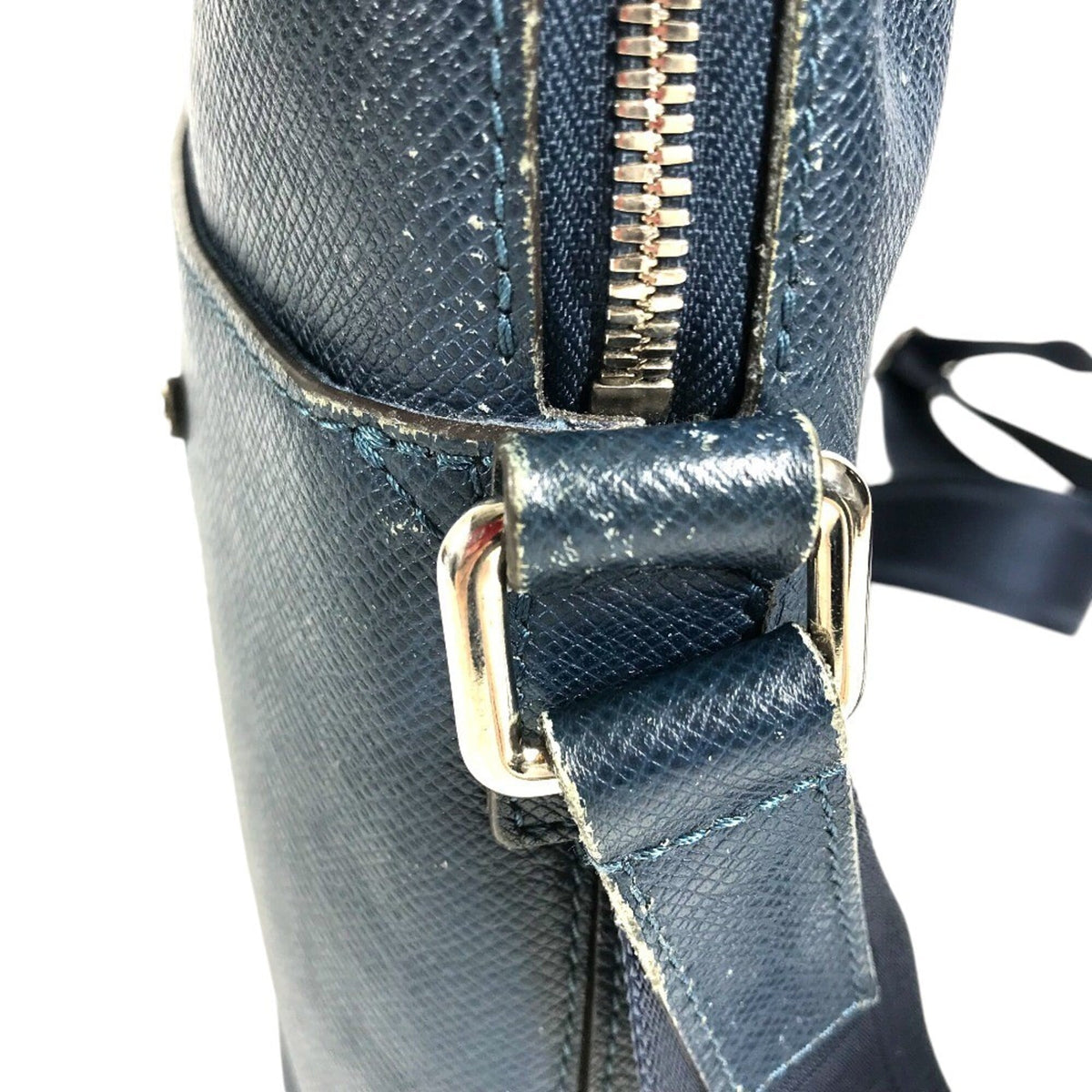 Louis Vuitton Navy Taiga Leather Handbag Messenger Bag Shoulder Bag (Pre-Owned)