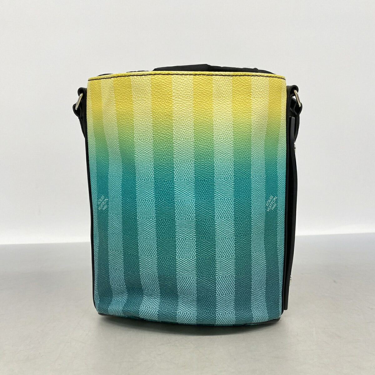 Louis Vuitton Vert Shoulder Bag (Pre-Owned)