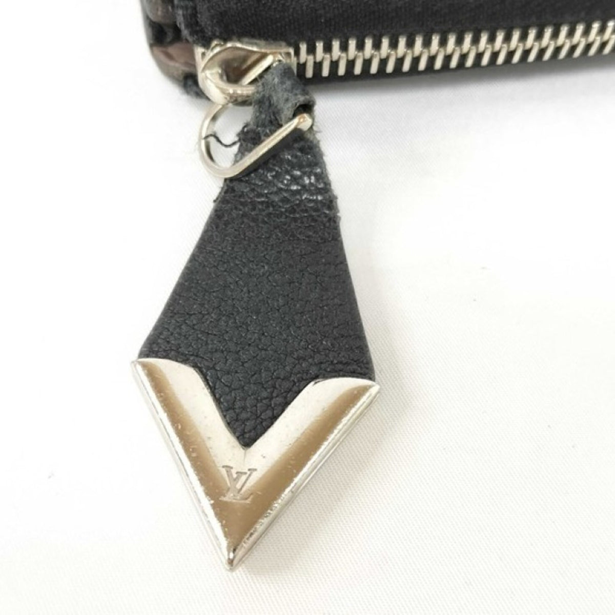 Louis Vuitton Black Leather Long Wallet (Bi-Fold) (Pre-Owned)