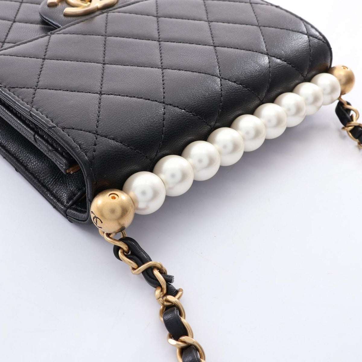 Chanel Black Leather Handbag Shoulder Bag (Pre-Owned)