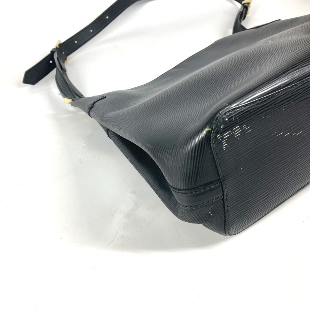 Louis Vuitton Black Noir Epi Leather Shoulder Bag (Pre-Owned)