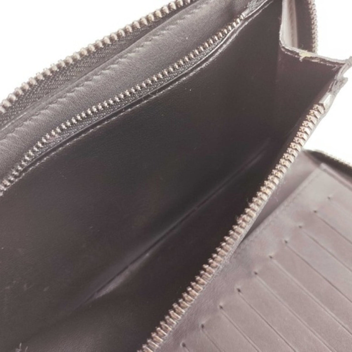 Louis Vuitton Black Leather Long Wallet (Bi-Fold) (Pre-Owned)