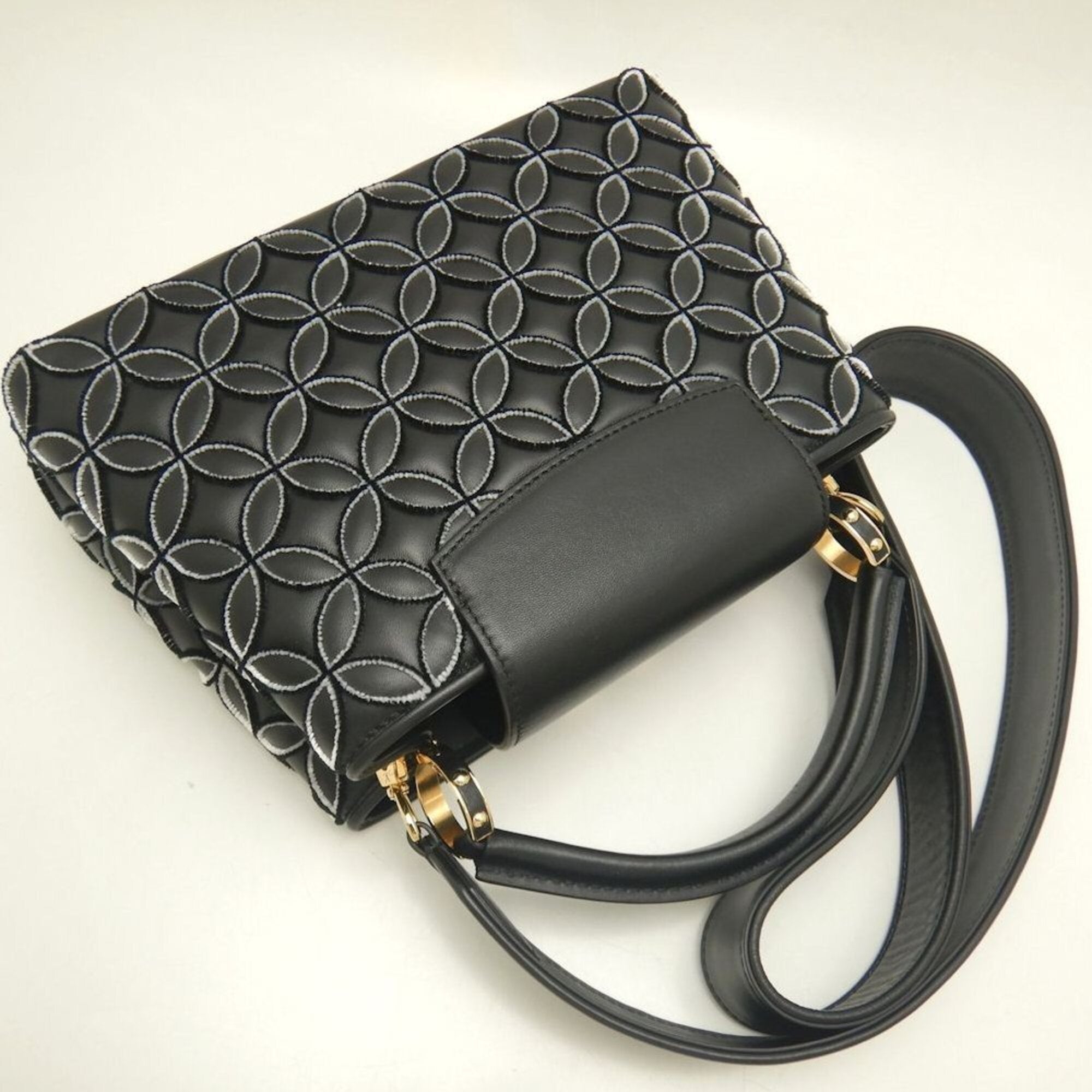 Louis Vuitton Noir Leather Handbag (Pre-Owned)